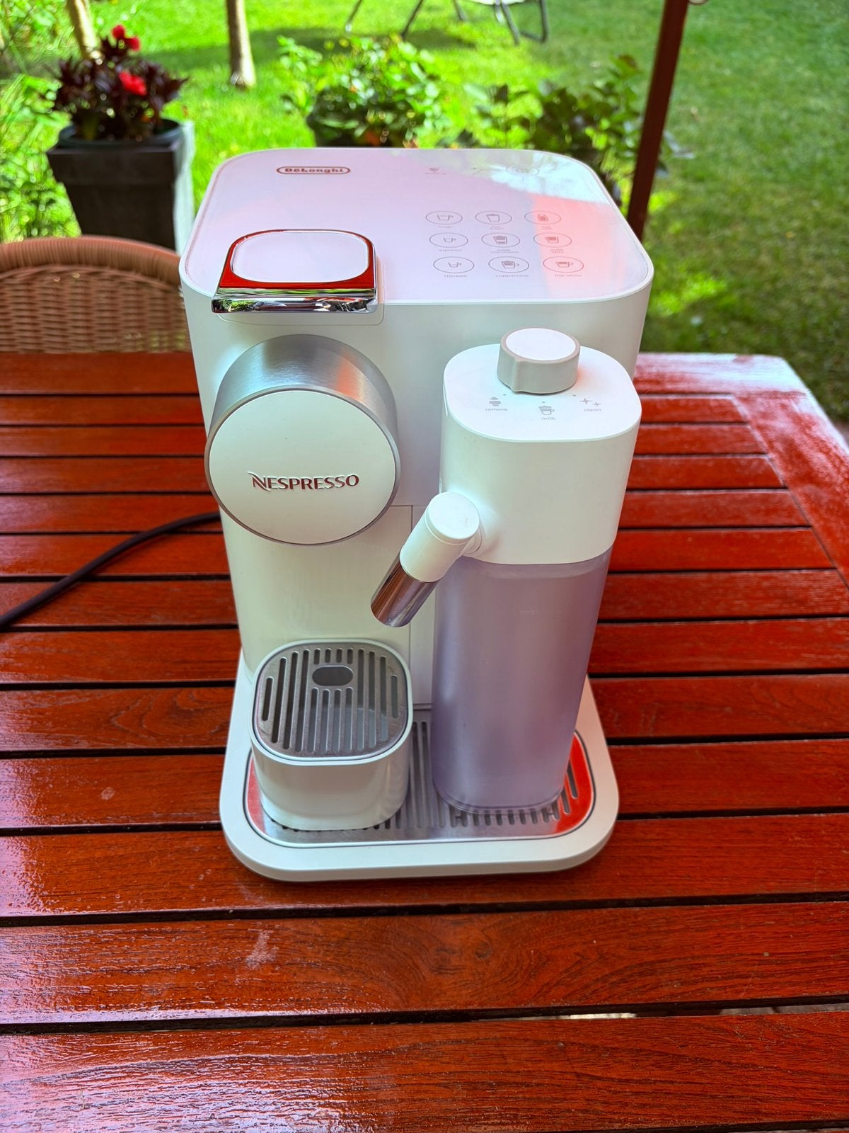 DeLonghi Nespresso Gran Lattissima – Wit, Ophalen of Verzenden, Zo goed als nieuw, Koffiemachine