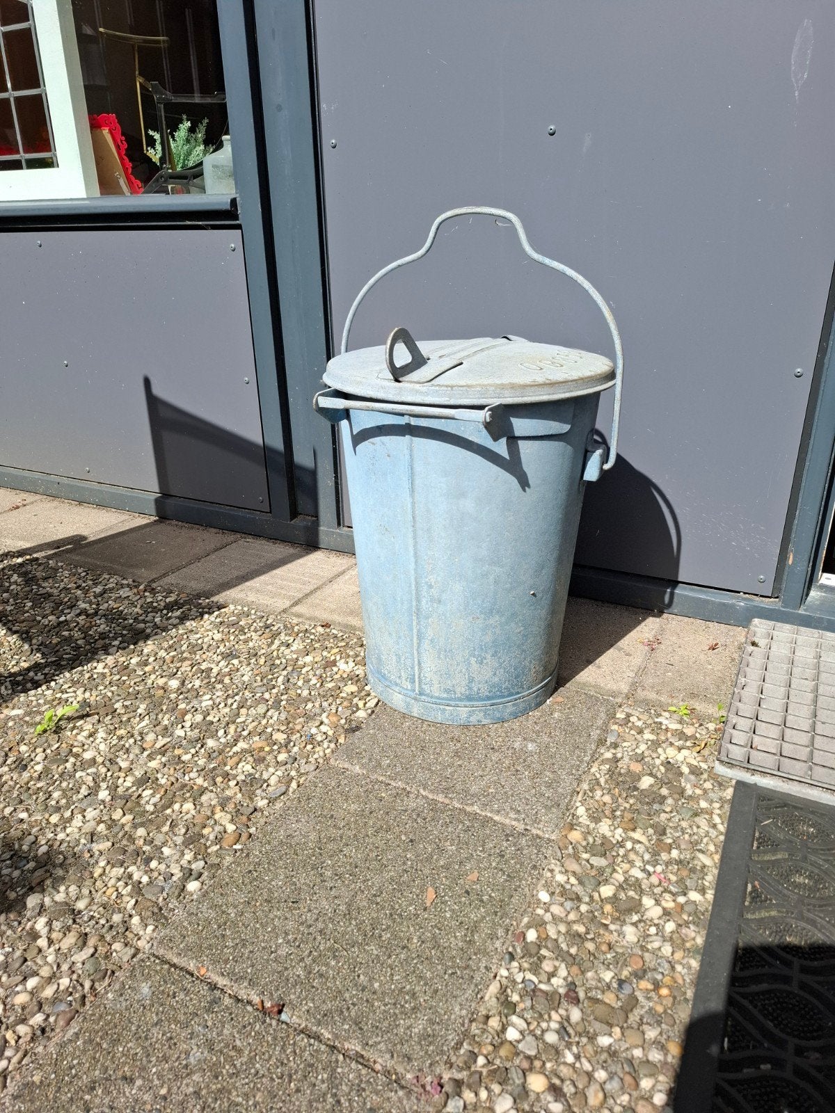 Asemmer/ vuilnisbak, Ophalen