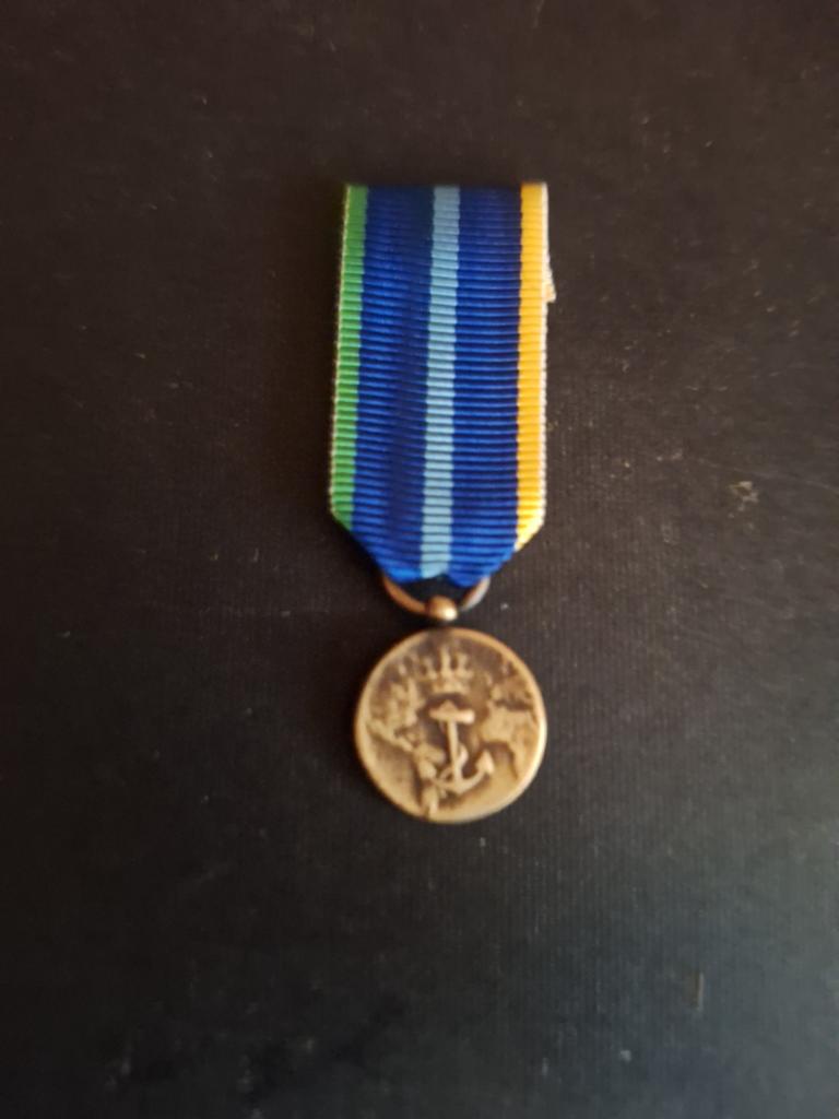 Miniatuur medaille marine, Verzamelen, Verzenden, Marine, Nederland, Lintje, Medaille of Wings
