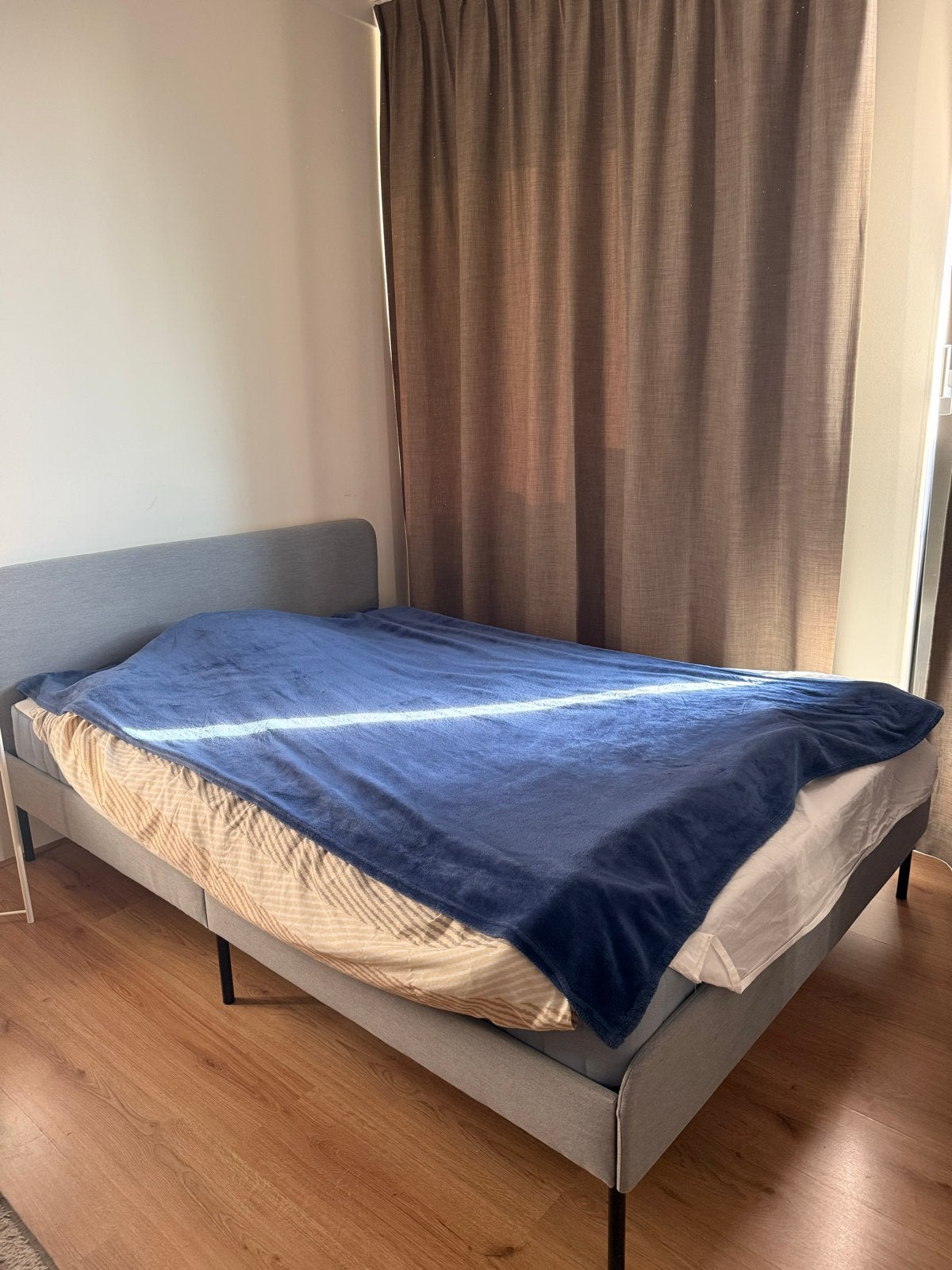 IKEA bedframe - Grijs tweepersoonsbed, Ophalen, Tweepersoons, 140 cm, Zo goed als nieuw