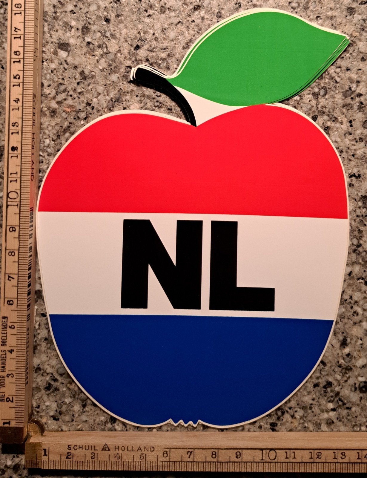 Vintage sticker NL Nederlandse vlag appel vorm nationalisme, Ophalen of Verzenden, Zo goed als nieuw, Overige typen