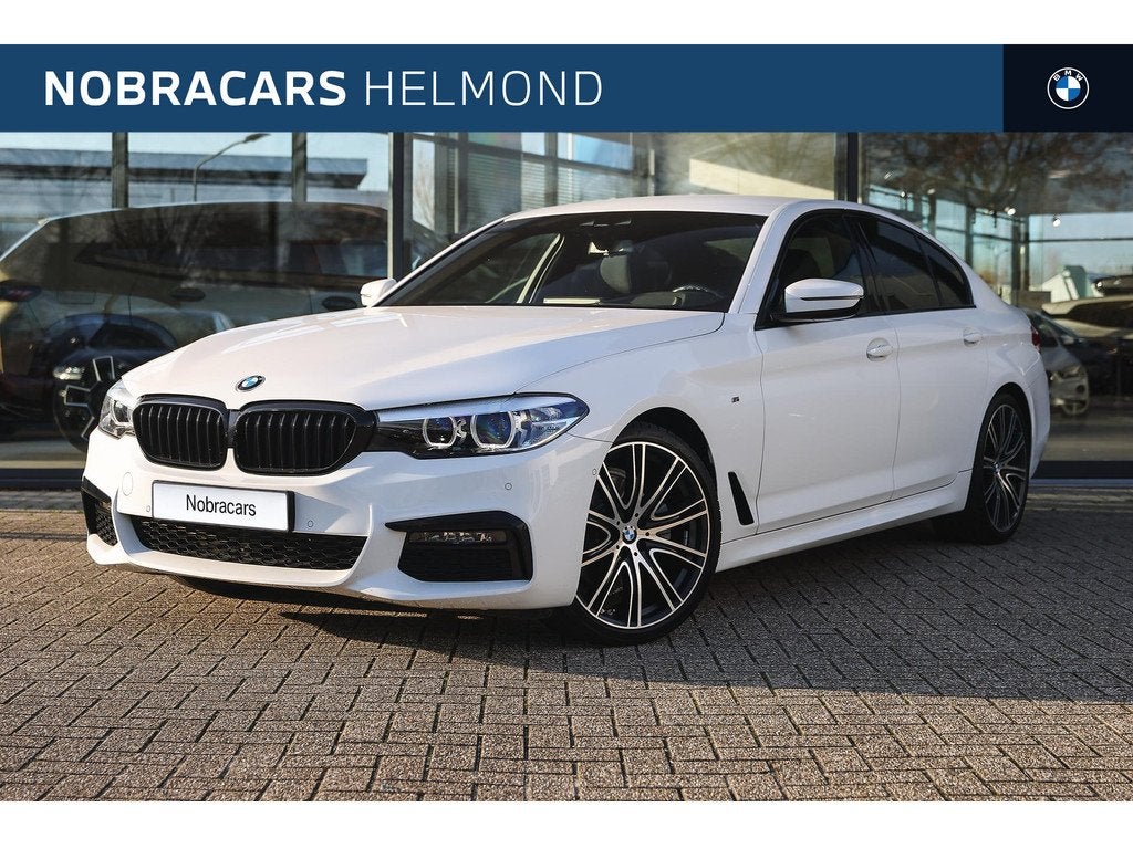 BMW 5 Serie 520i M Sport Automaat / Sportstoelen / Achteruit, Auto's, BMW, Bedrijf, Te koop, 5-Serie, Achteruitrijcamera, Airconditioning