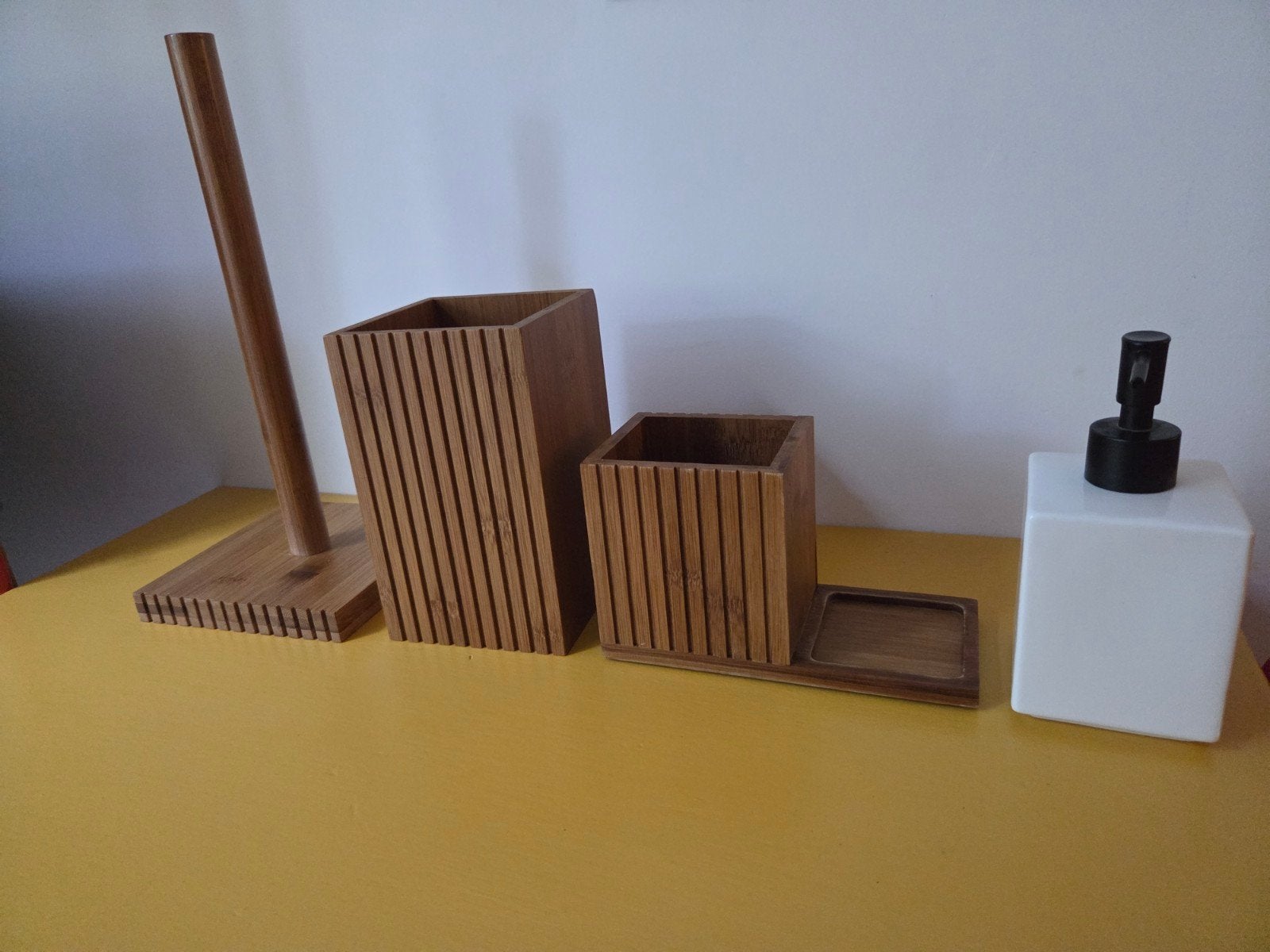Wenko houder voor keukenrol, keukengerei en zeepdispenser, Ophalen of Verzenden, Nieuw, Hout, Bruin