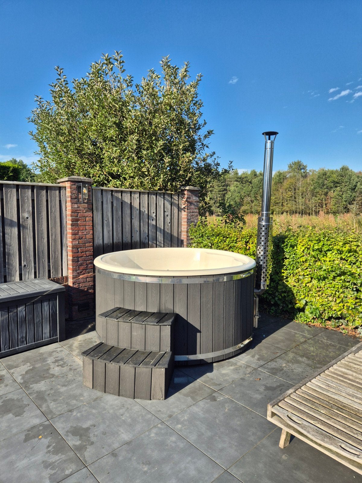 Luxe houtgestookte Hottub met jetstreams, bubbels en led, Tuin en Terras, Ophalen, Zo goed als nieuw, Afdekzeil, Vast