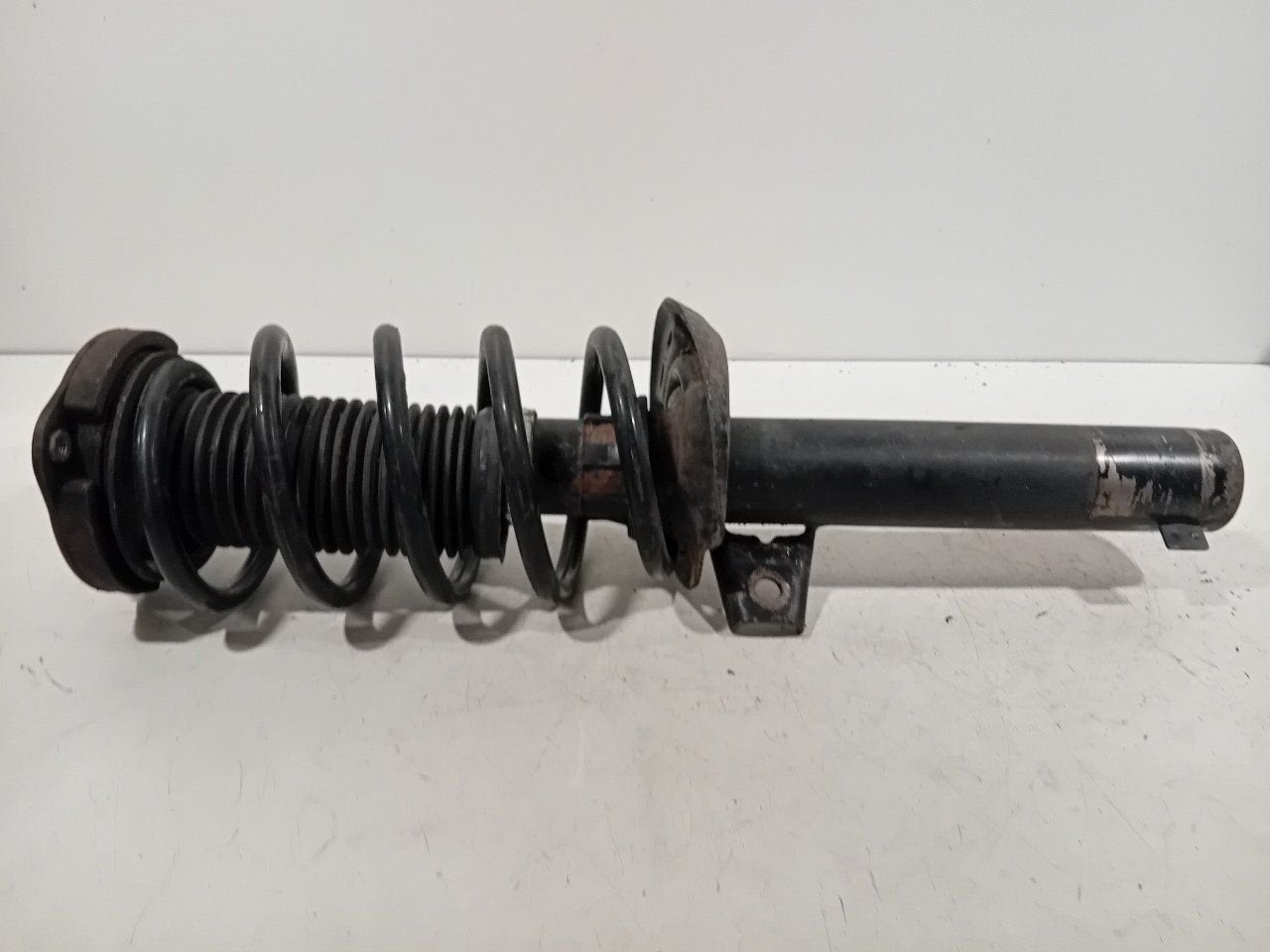 Veerpoot rechts voor Volkswagen Passat, Auto-onderdelen, Onderdelen@venauto.nl, Van der Ven Autorecycling B.V., Gebruikt, Ettenseweg 76, 4706 PB Roosendaal, The Netherlands