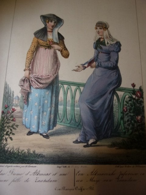 Een Alkmaarsche Jufvrouw en een Meisje van Zaandam. 1828, Antiek en Kunst, 1800 - 1899, Ophalen of Verzenden, Met tekst, 24 cm