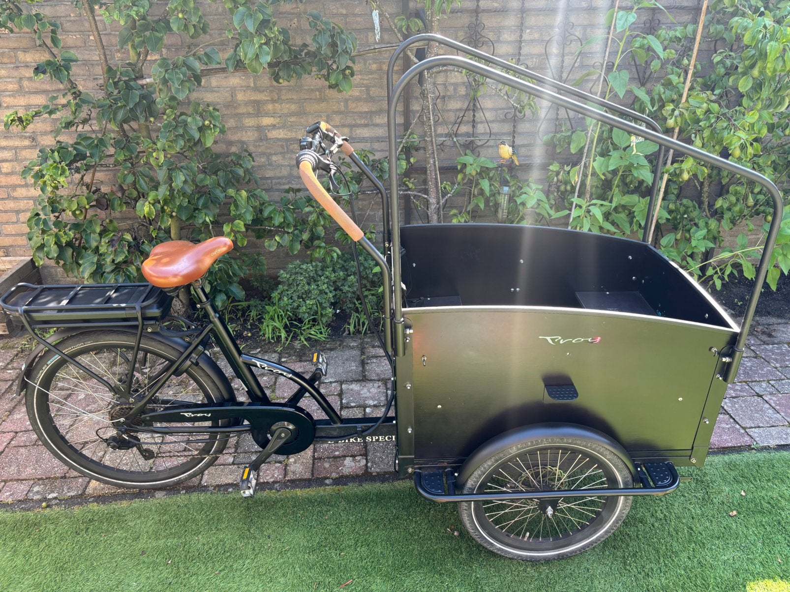 Elektrische bakfiets troy, Fietsen en Brommers, Fietsen | Bakfietsen, 4 kinderen of meer, Huif, Ophalen of Verzenden, Zo goed als nieuw