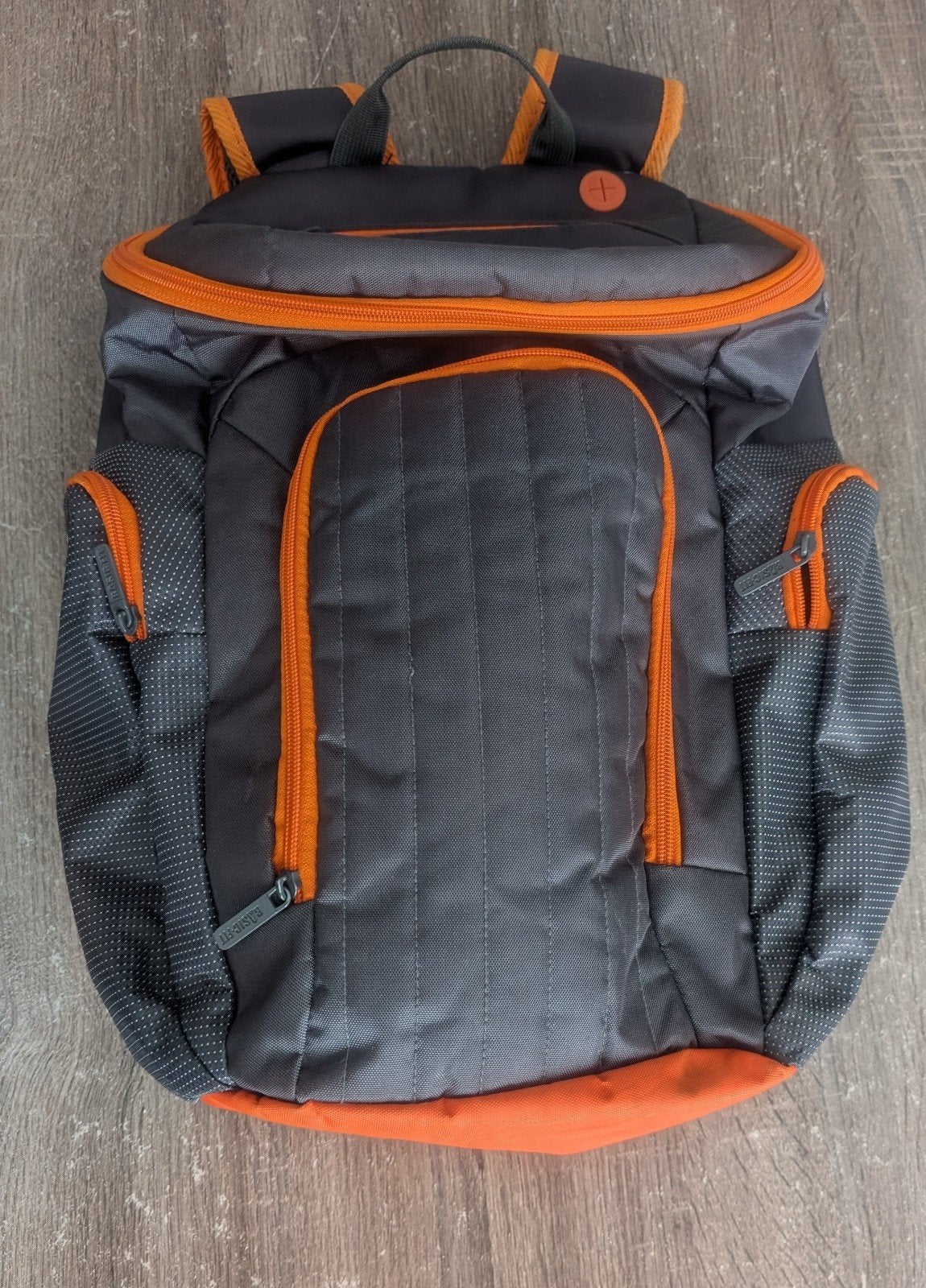 Basic-Fit Sportrugzak - Oranje / Donkergrijs, 25 tot 40 cm, Zo goed als nieuw, Waterdicht, Ophalen