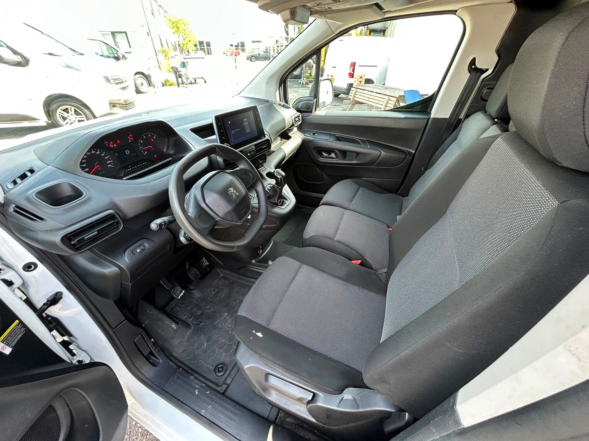 Peugeot PARTNER 1.5 BlueHDI Asphalt 3 personen, Voorwielaandrijving, 1350 kg, Stof, Gebruikt