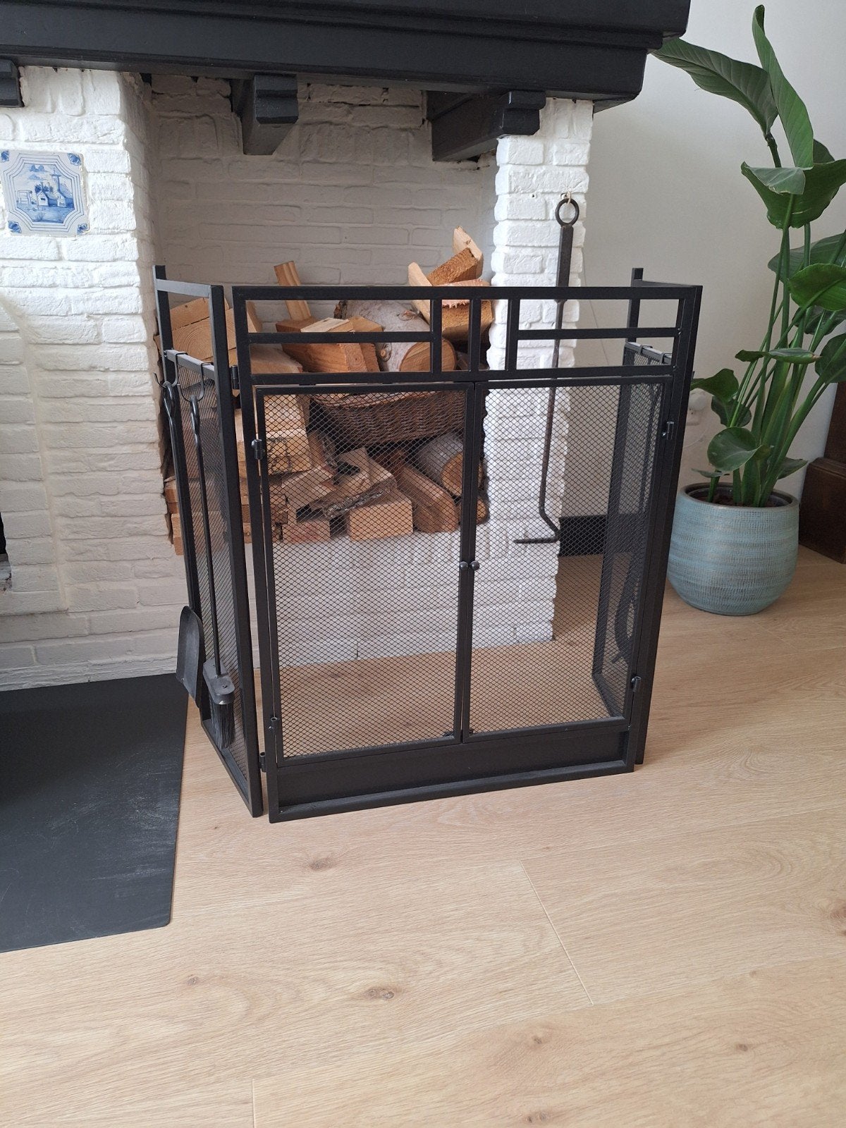 Zwart metalen haardscherm met gereedschap, Ophalen, Zo goed als nieuw, Vrijstaande haard, Houthaard