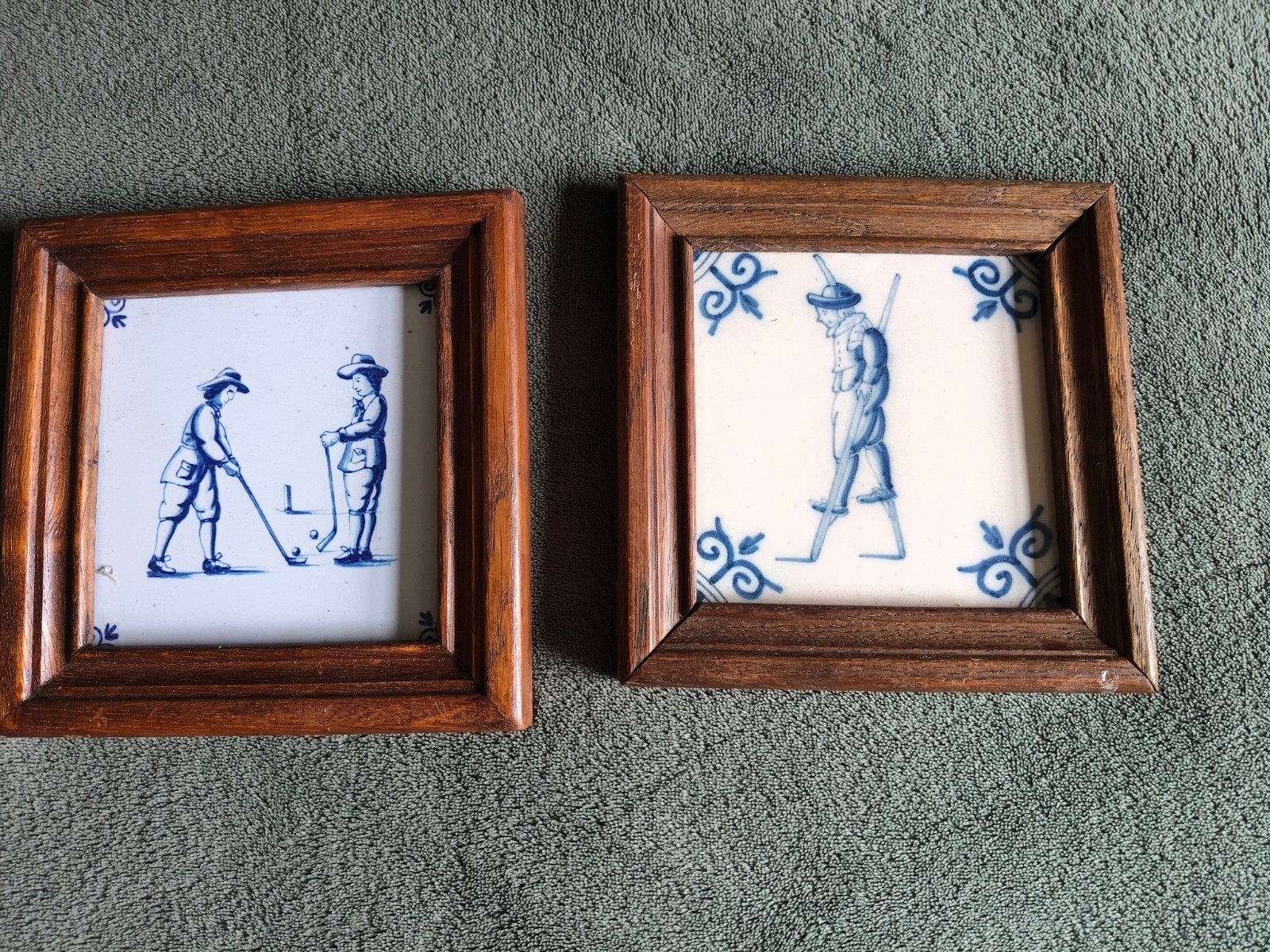 2 oude tegeltjes in houten frame, brocante siertegeltjes, Ophalen of Verzenden