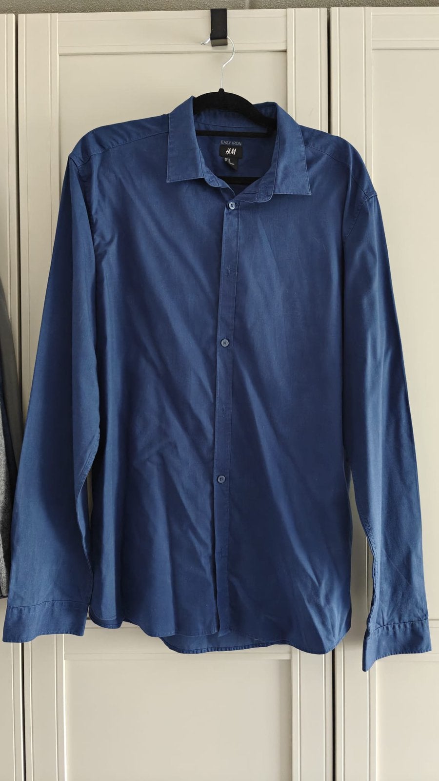 Donkerblauw lange mouw overhemd heren h en m maat xl, Ophalen of Verzenden, Zo goed als nieuw, Blauw, Halswijdte 43/44 (XL)