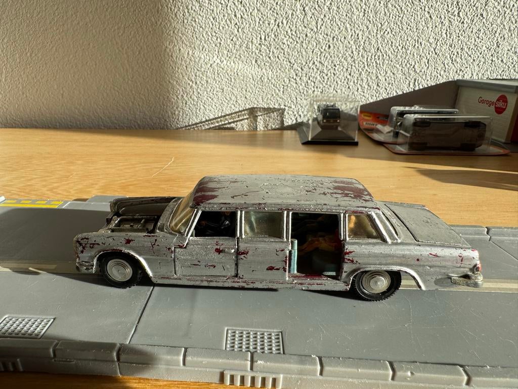 Dinky Toys Mercedes 500 - Opknapper voor de verzamelaar, Overige merken, Gebruikt, Auto, 1:32 tot 1:50