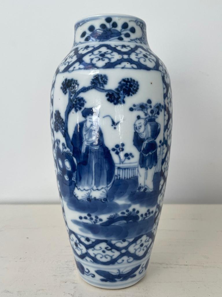 Chinees porseleinen vaasje Kangxi stijl, Antiek en Kunst, Antiek | Porselein, Ophalen of Verzenden