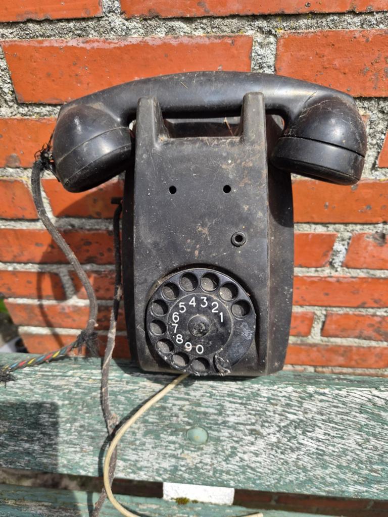 Oude  telefoon, Ophalen