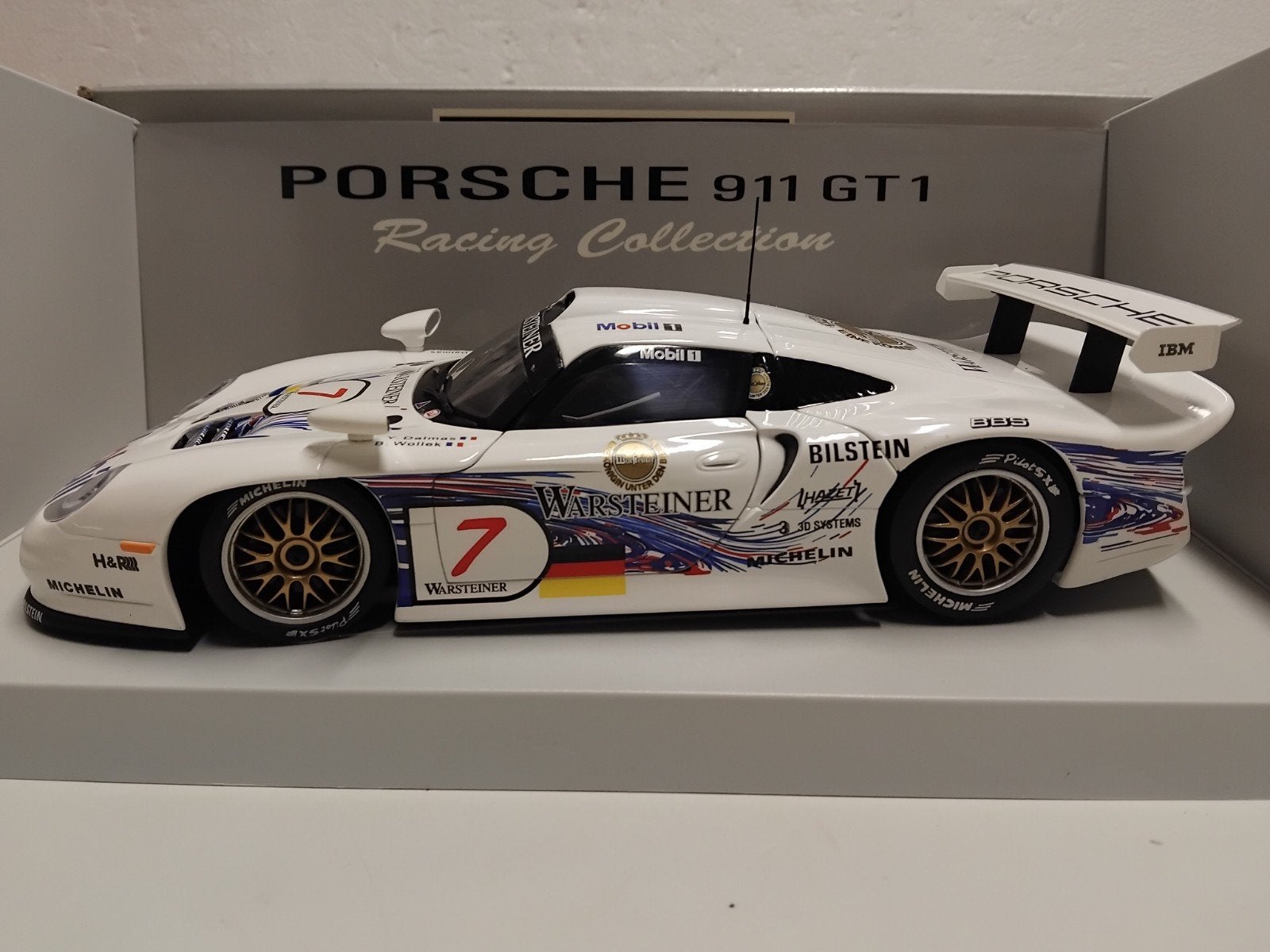 Porsche 911 GT1 Racing #7 white UT Models metal 1:18 KRD, Ophalen of Verzenden, Zo goed als nieuw, Auto, UT Models