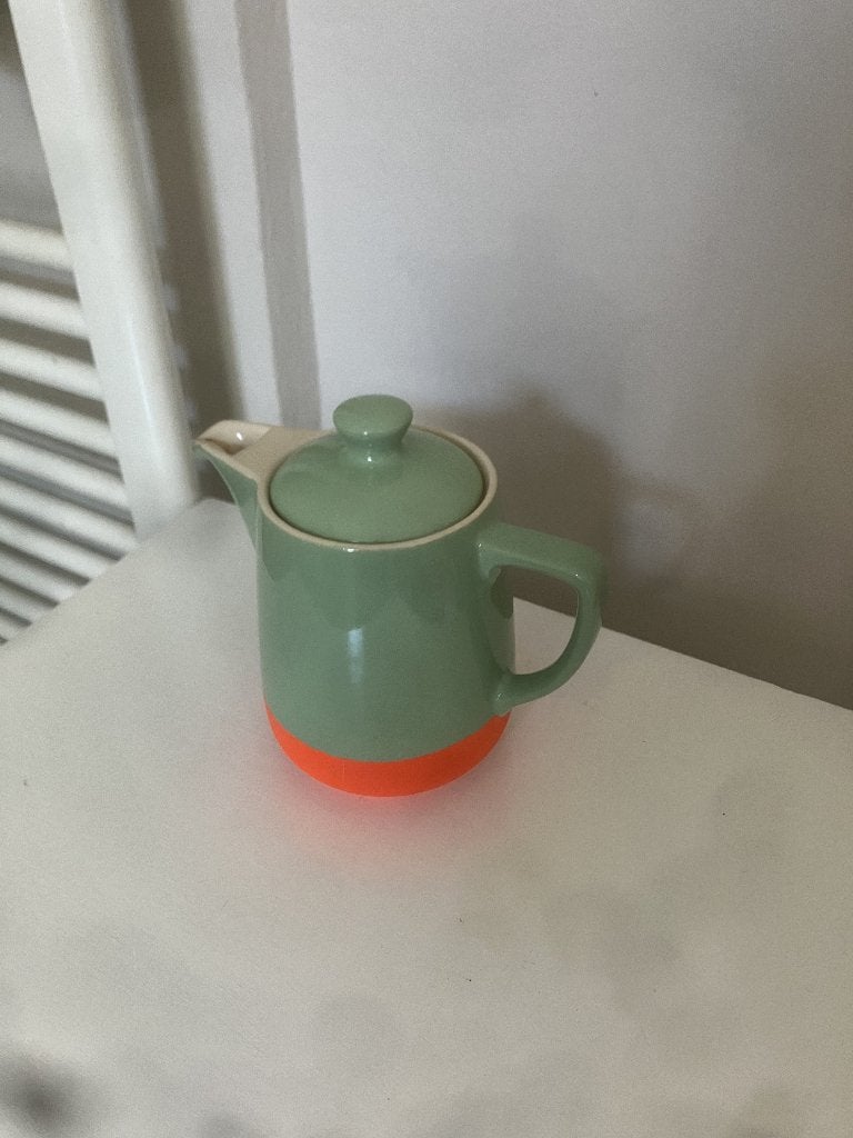 Mintgroen Theepot met feloranje onderkant, Overige typen, Ophalen of Verzenden, Zo goed als nieuw, Overige stijlen