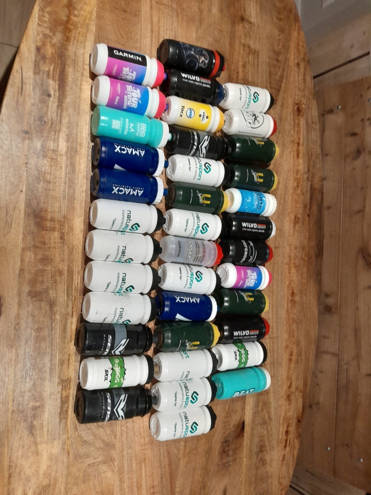 Grote partij wielren bidons – Tacx, Garmin, Natusport, Wilvo