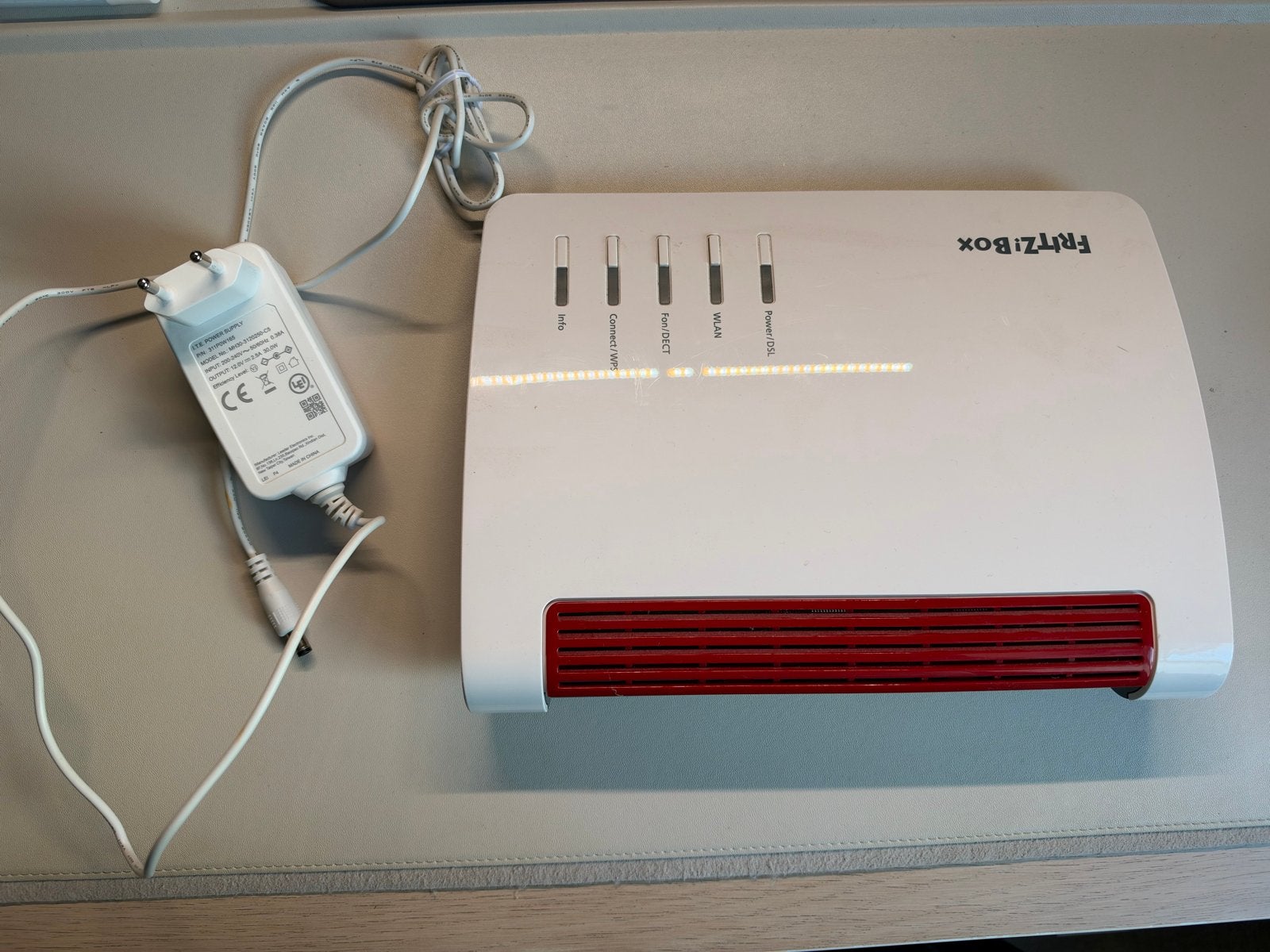 Fritzbox 7590 AVM Internationale Editie Router/Modem, Computers en Software, Ophalen of Verzenden, Gebruikt, Router met modem