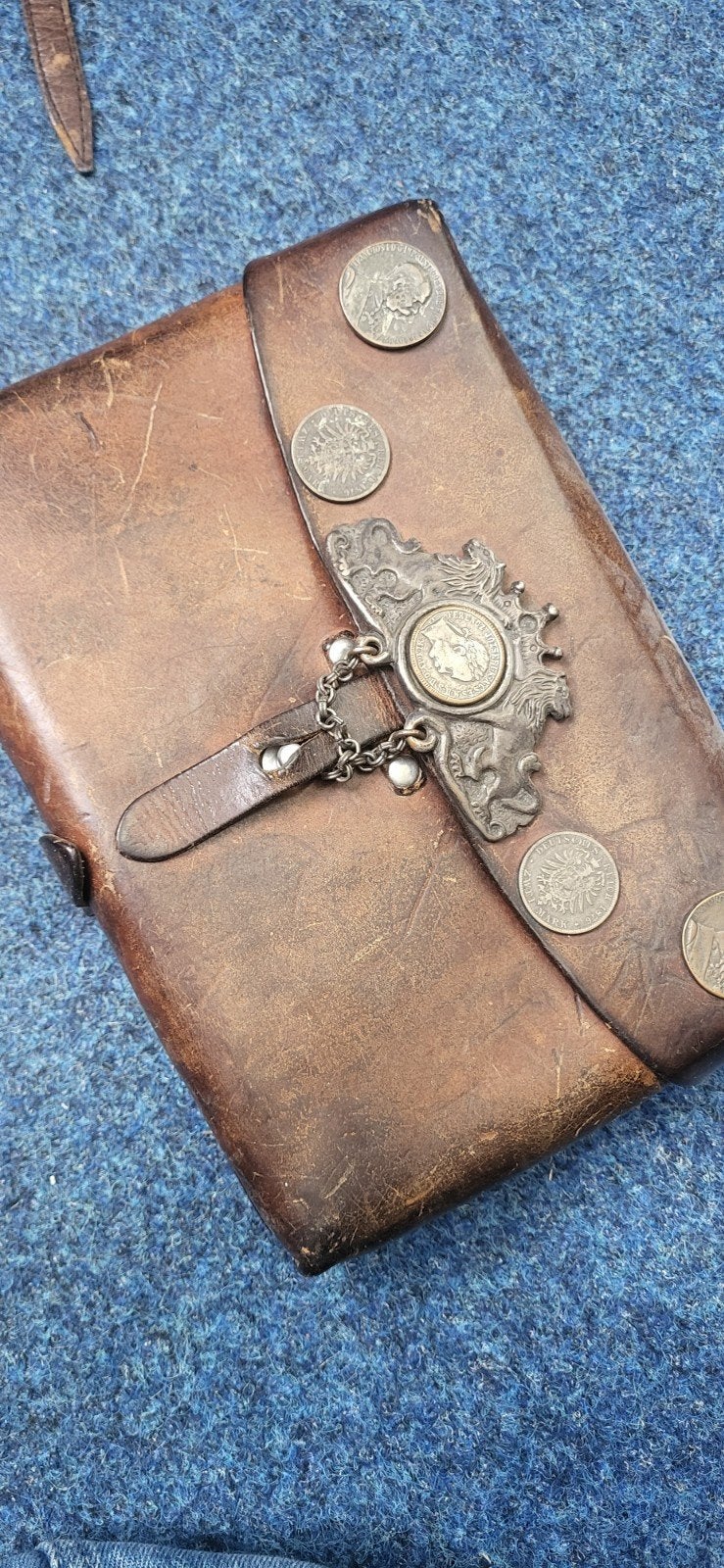 Vintage Leren Tas met Munten en Decoratieve Sluiting, Ophalen of Verzenden, Gebruikt, Bruin, Handtas