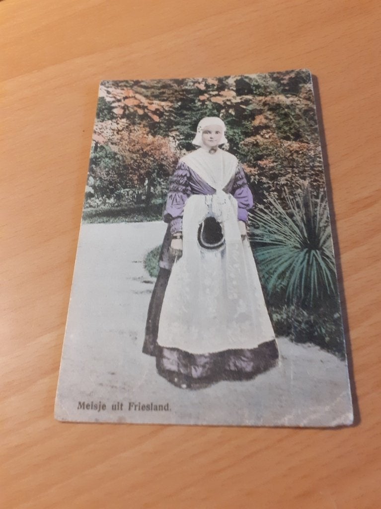 meisje uit Friesland  klederdracht, Ophalen of Verzenden, Voor 1920, Gelopen, Klederdracht
