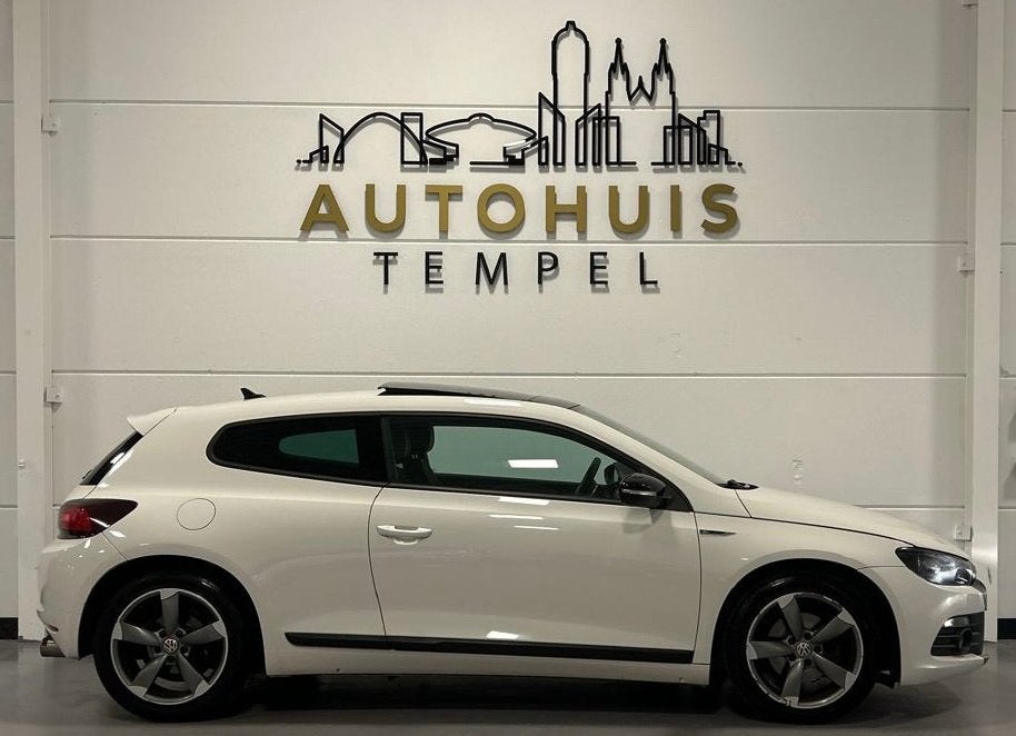 Volkswagen Scirocco 1.4 TSI Edition Nap Airco Navi Pano R Li, Voorwielaandrijving, Euro 5, Gebruikt, Zwart