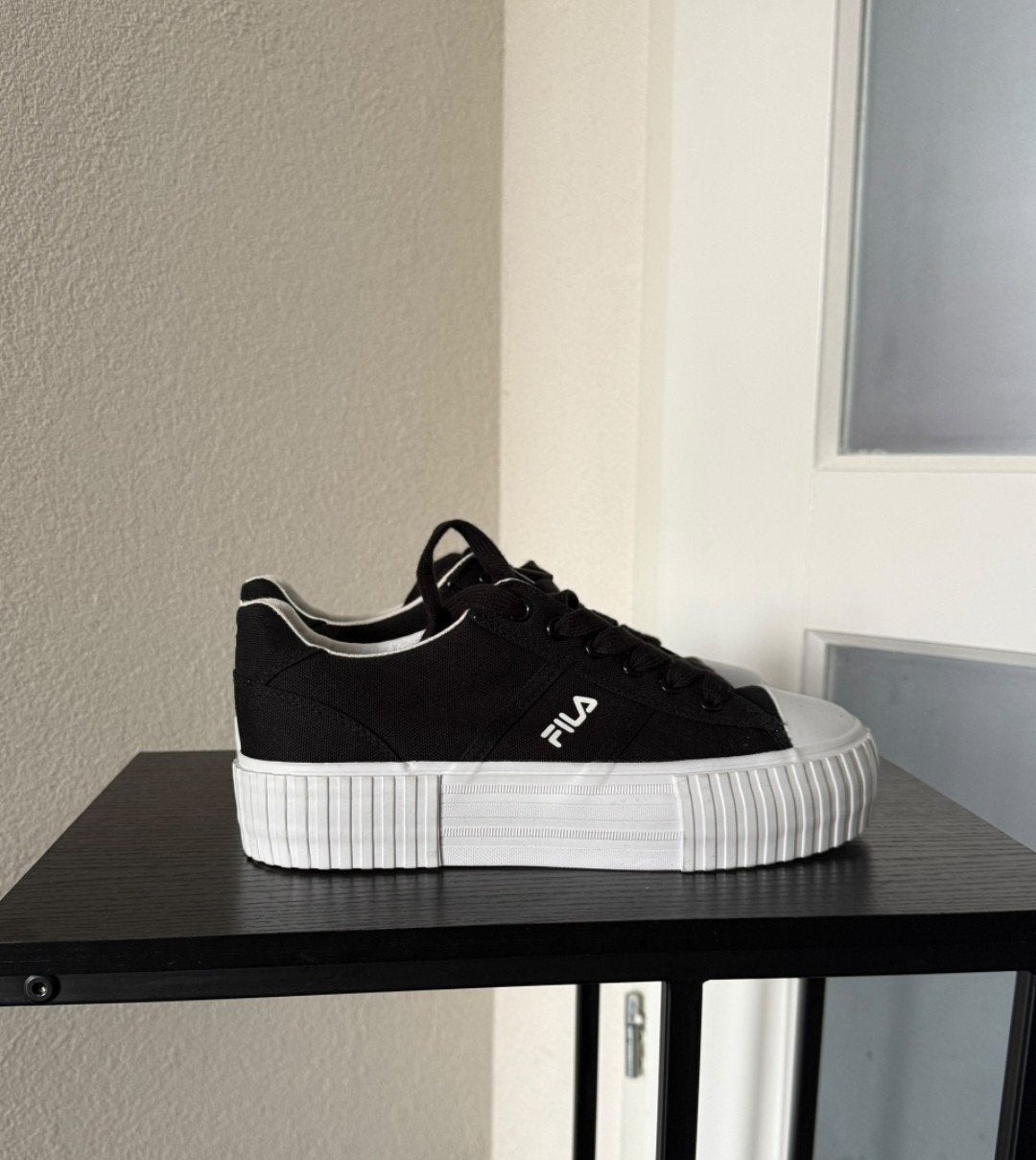 Fila sneakers maat 38 - Zwart met witte zool., Kleding | Dames, Zwart, Nieuw, Ophalen of Verzenden, Sneakers of Gympen