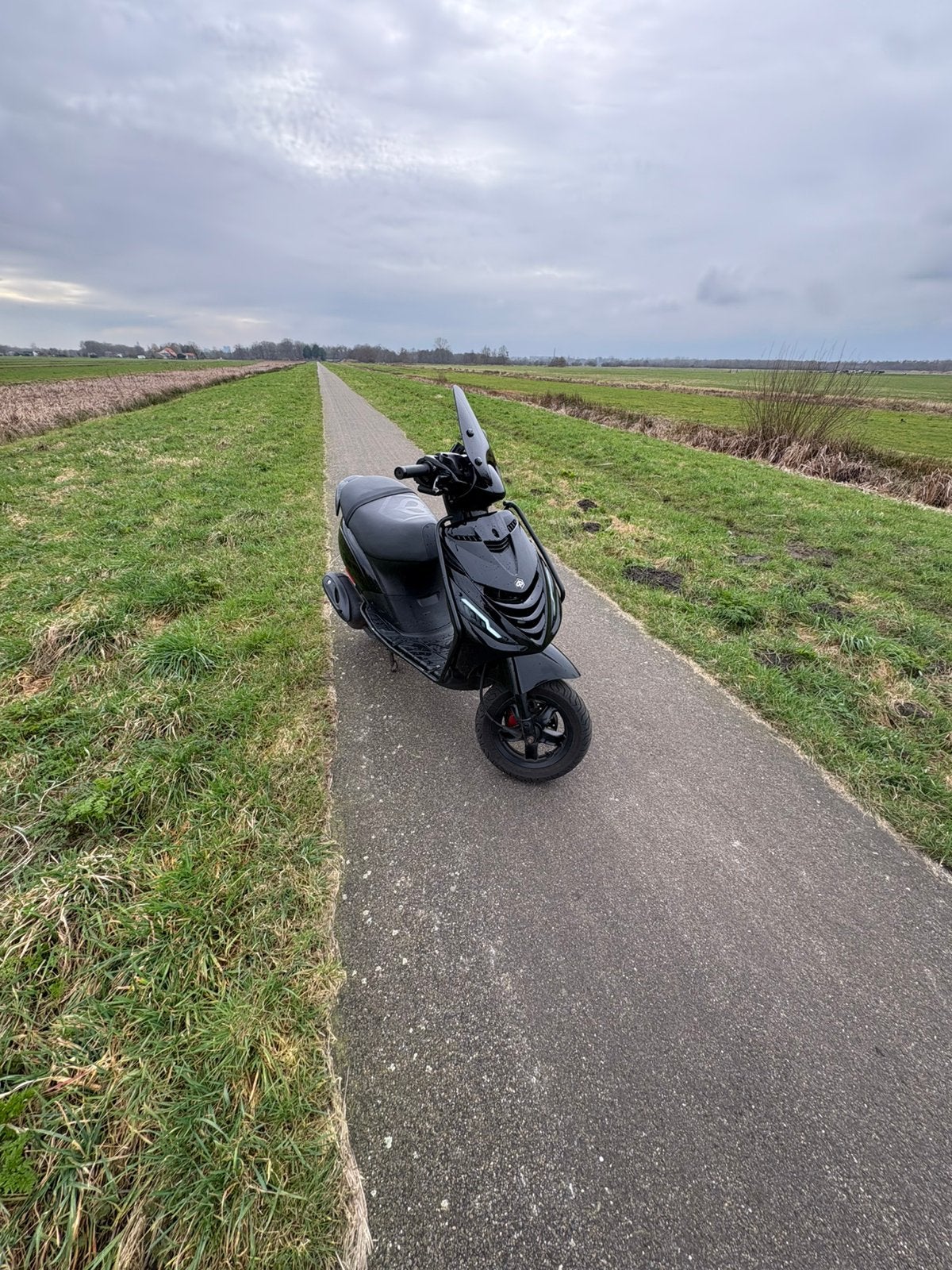 Zip 80cc, Fietsen en Brommers, Ophalen, Maximaal 45 km/u, Zip, Zo goed als nieuw