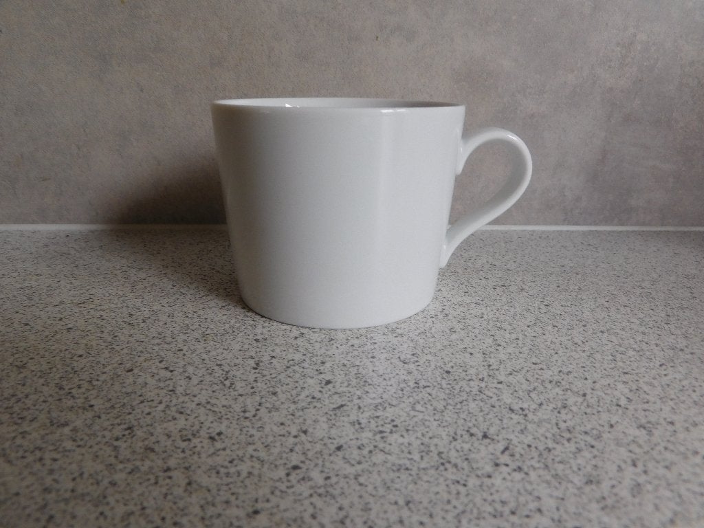 Kop 6,5x8 cm. Wit Tric Arzberg, Huis en Inrichting, Keuken | Servies, Arzberg, Ophalen of Verzenden, Zo goed als nieuw, Overige stijlen