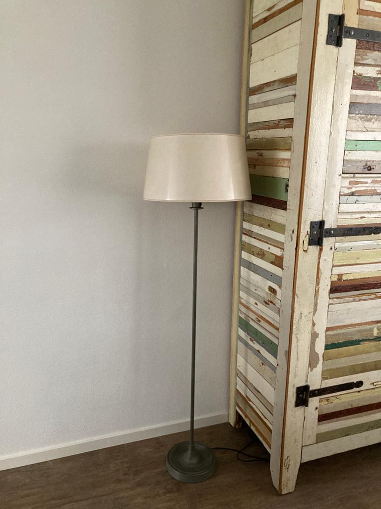 Staande drum lamp industriële look met crème lampenkap, Ophalen, Zo goed als nieuw, Metaal, 150 tot 200 cm