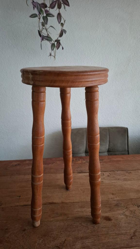 Vintage houten krukje - massief hout, Huis en Inrichting, Krukjes, Ophalen of Verzenden, Gebruikt, Hout