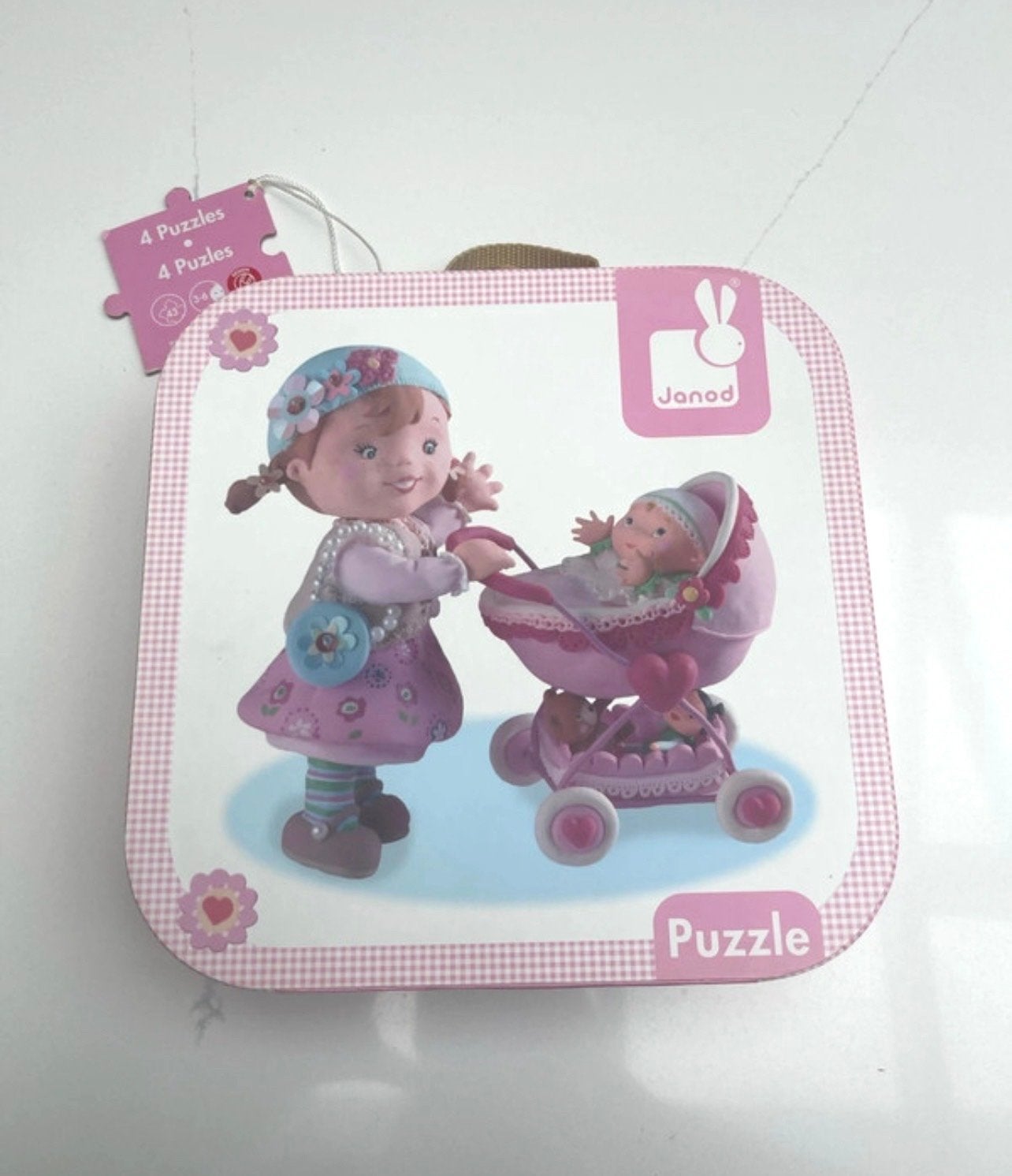 Janod Fleurus Lilou's poppen puzzelkoffer 4 puzzels nieuw, Ophalen of Verzenden, 10 tot 50 stukjes, Nieuw, 2 tot 4 jaar