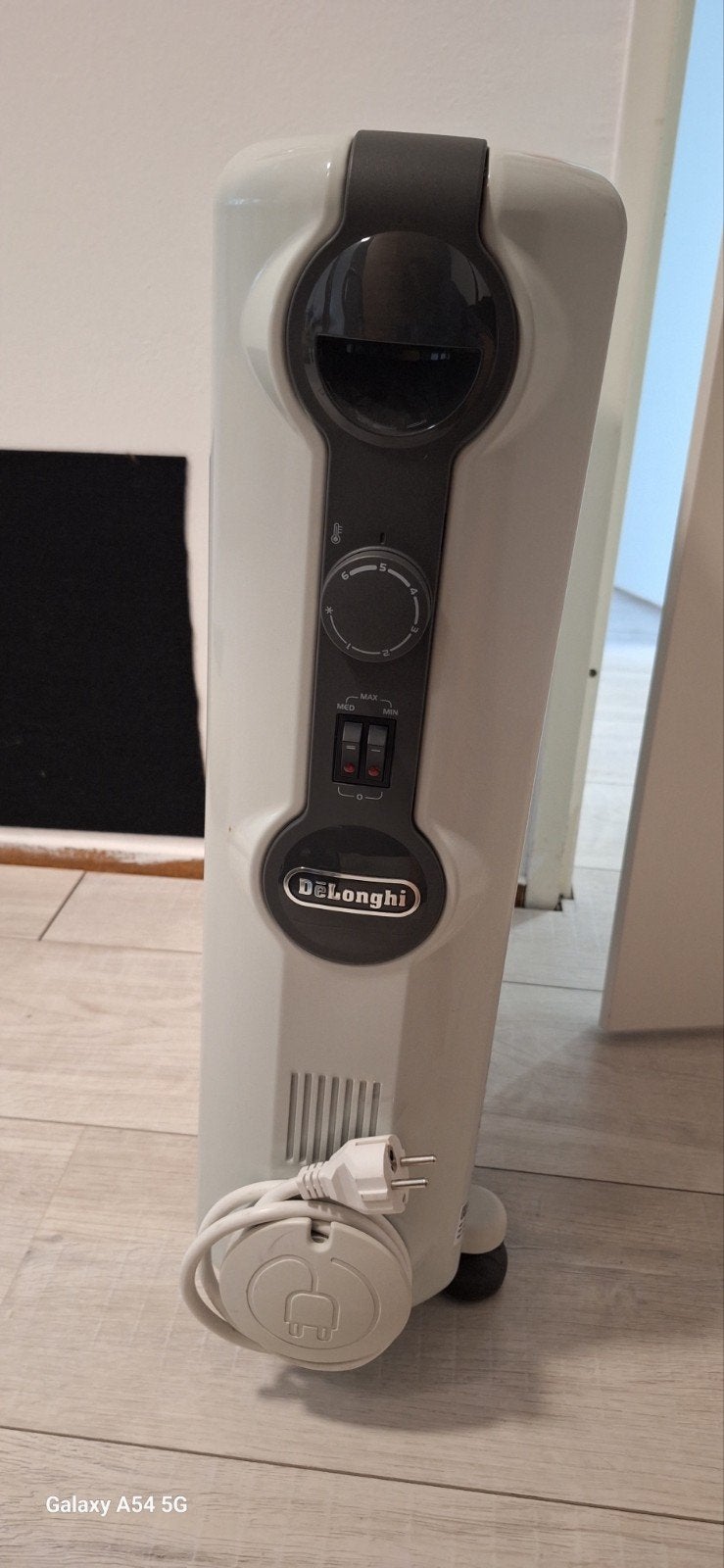 De'Longhi Oliegevulde Radiator TRRS1225 - 2500W, Goede Staat, Doe-het-zelf en Verbouw, Verwarming en Radiatoren, Ophalen, 800 watt of meer