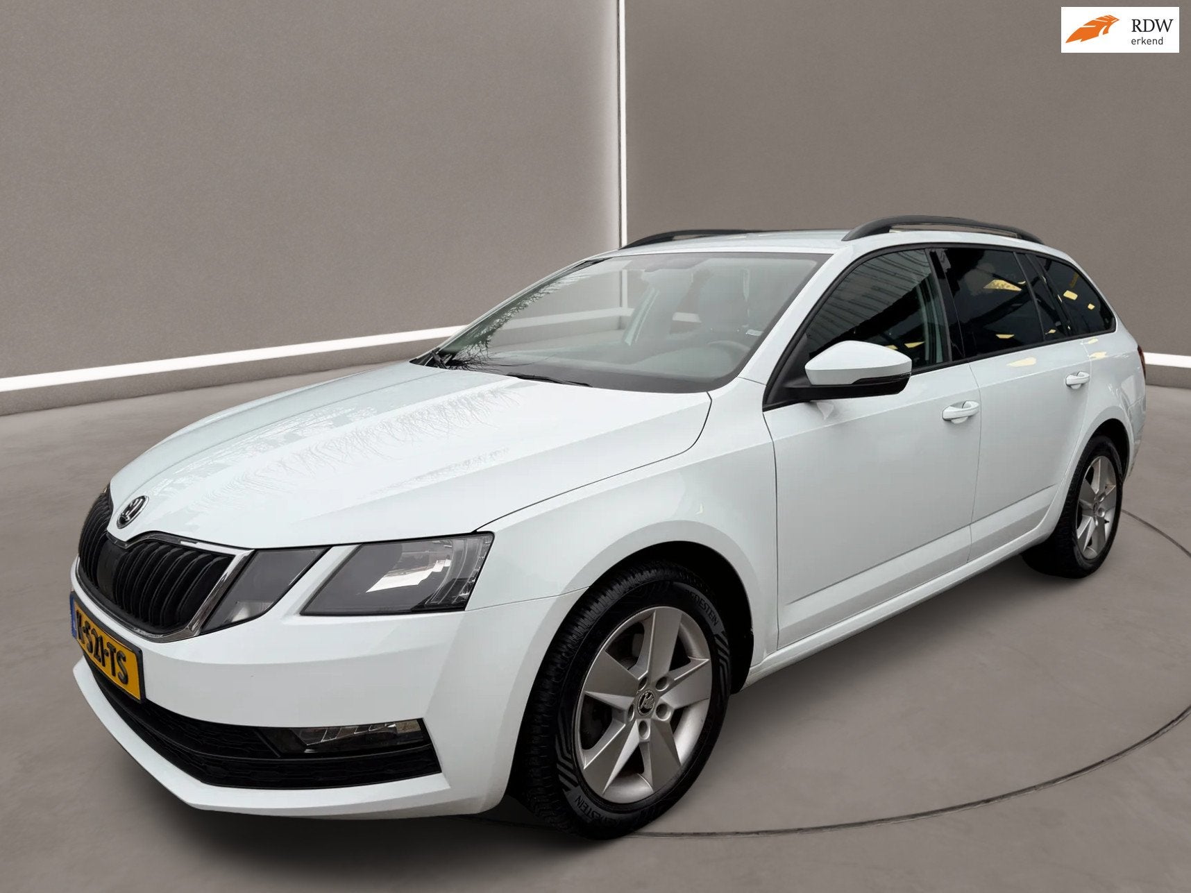Skoda Octavia Combi 2.0 TDI Greentech Ambition Business 150, Auto's, Skoda, Voorwielaandrijving, 1254 kg, Stof, Gebruikt