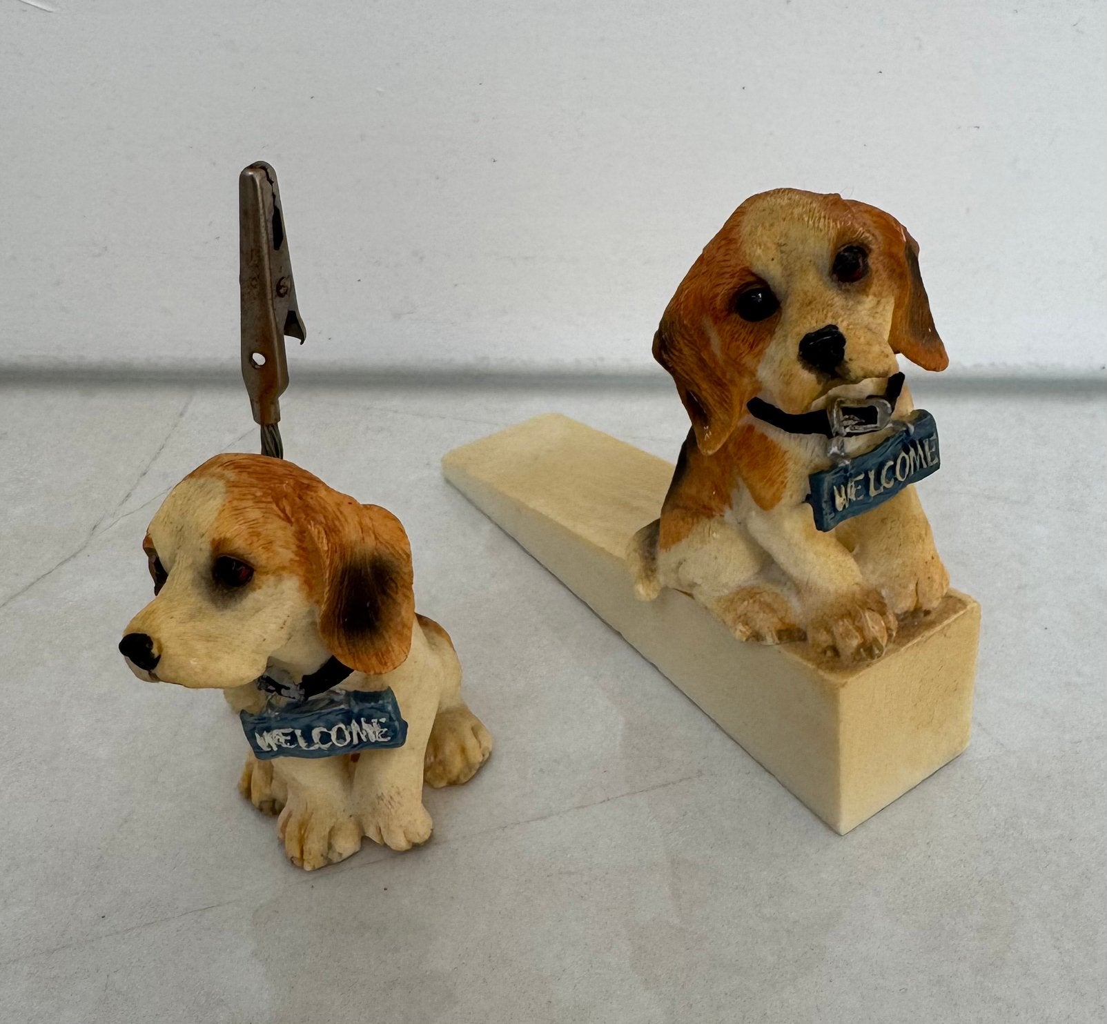Set van 2 beagle honden beeldjes deurstopper fotoknijper, Ophalen of Verzenden, Gebruikt