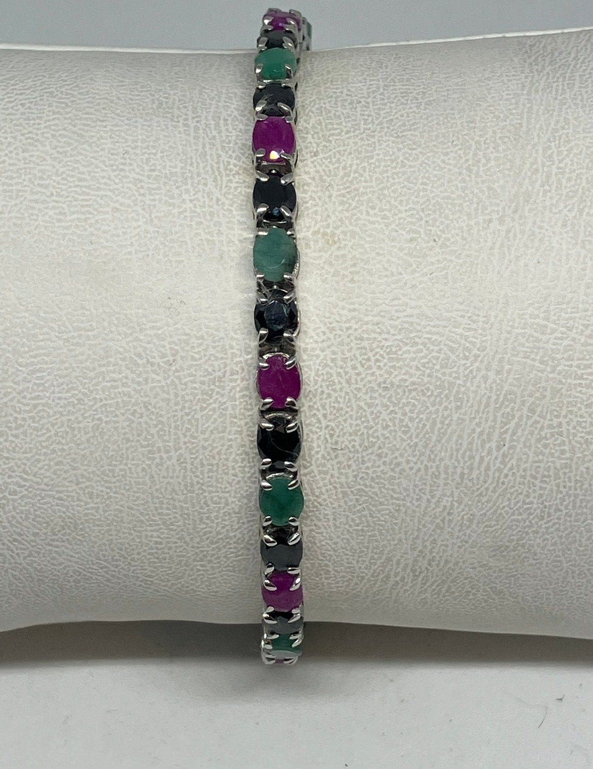 Zilveren Armband met Smaragd, Robijn en Saffier - Nieuw, Zilver en edelstenen, Info@zilver.com, Nieuw, Ophalen of Verzenden
