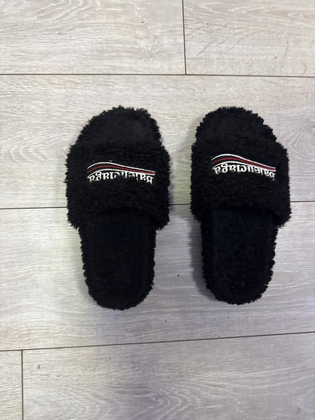 Balenciaga slippers met doos, Kleding | Dames, Schoenen, Ophalen of Verzenden, Zo goed als nieuw, Zwart, Slippers