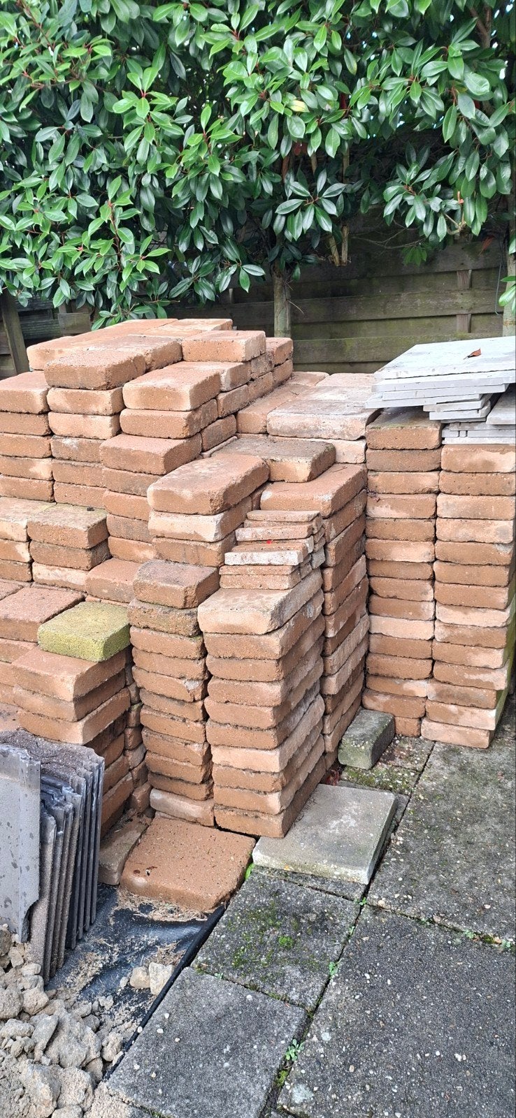 Gratis terras stenen 28m2, Ophalen, Gebruikt, Beton, Klinkers
