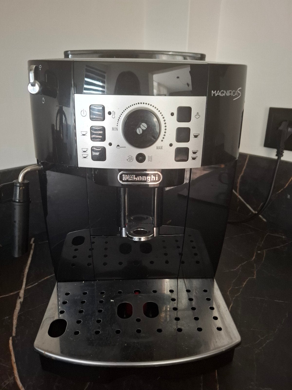 DeLonghi magnifaS, Witgoed en Apparatuur, Koffiezetapparaten, Ophalen, Koffiemachine, Koffiebonen, Zo goed als nieuw