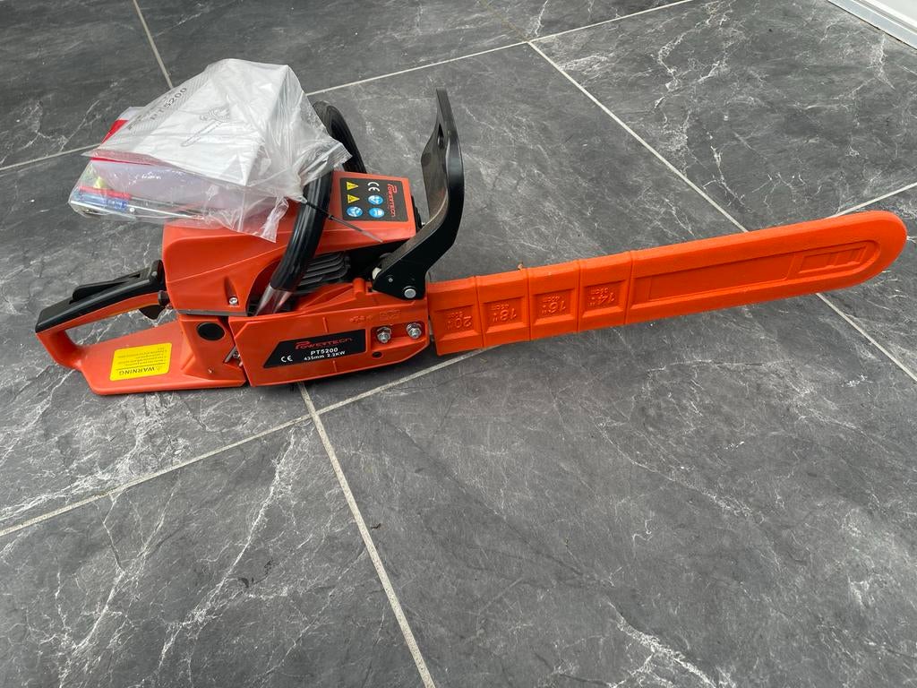 Nieuwe Powertech PT5200 Benzine Kettingzaag 2.2KW, 70 mm of meer, Kettingzaag, Nieuw, Ophalen of Verzenden