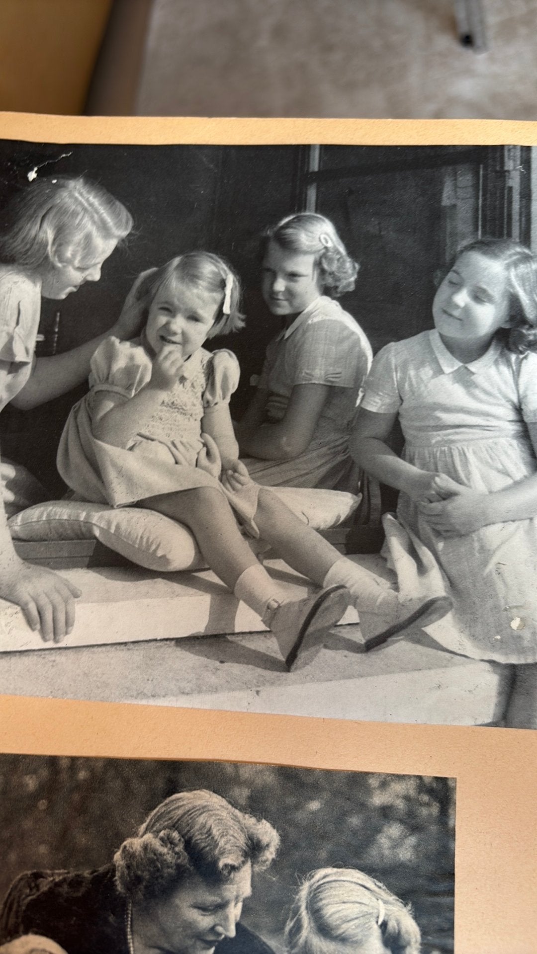Plakboek met uitgeknipte foto’s koninklijk huis, Ophalen of Verzenden, 1940 tot 1960, Gebruikt, Overige onderwerpen