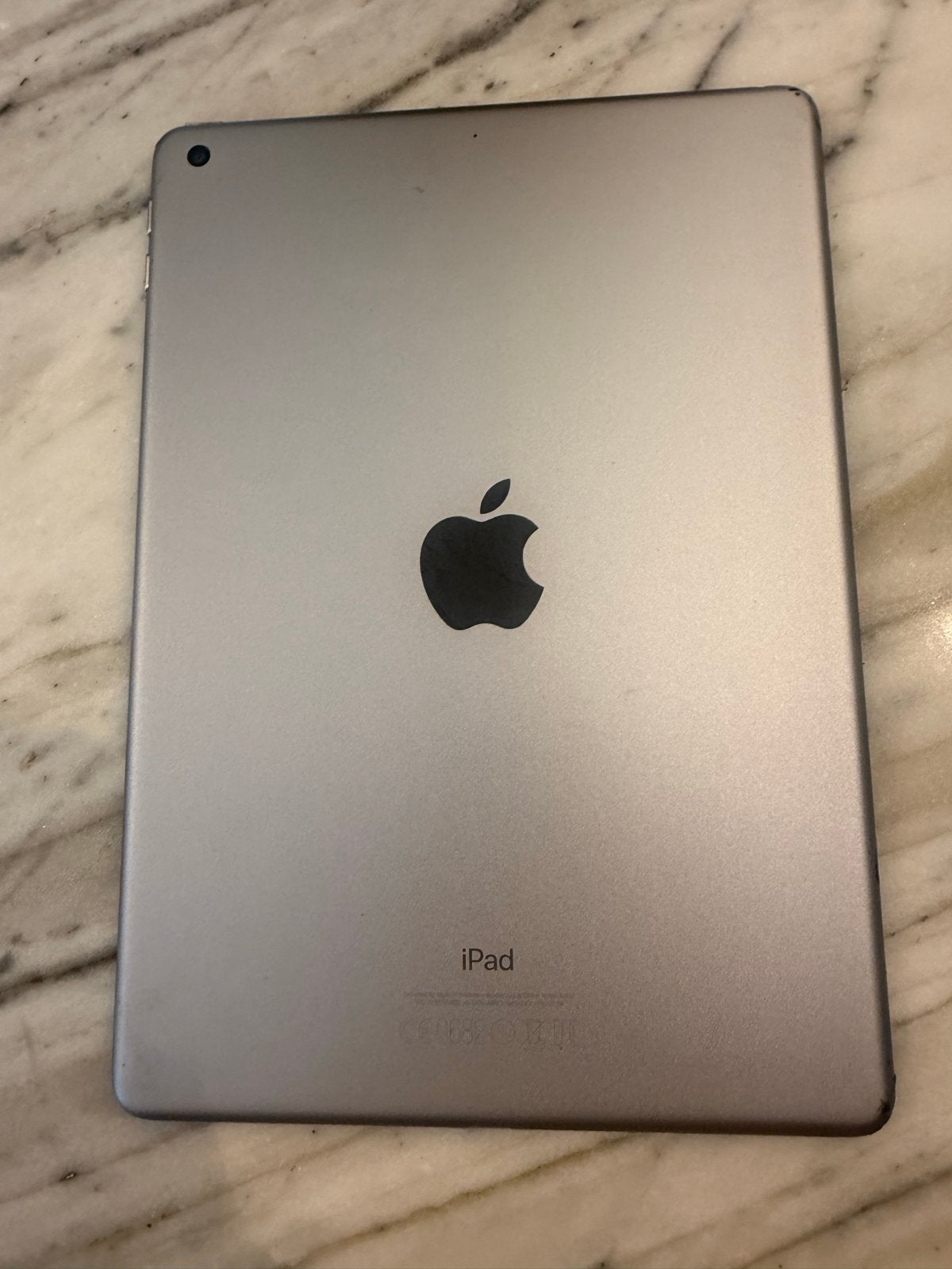 iPad 5 (A1822) met gebroken scherm, Computers en Software, Ophalen of Verzenden, Niet werkend, Grijs, Apple iPad