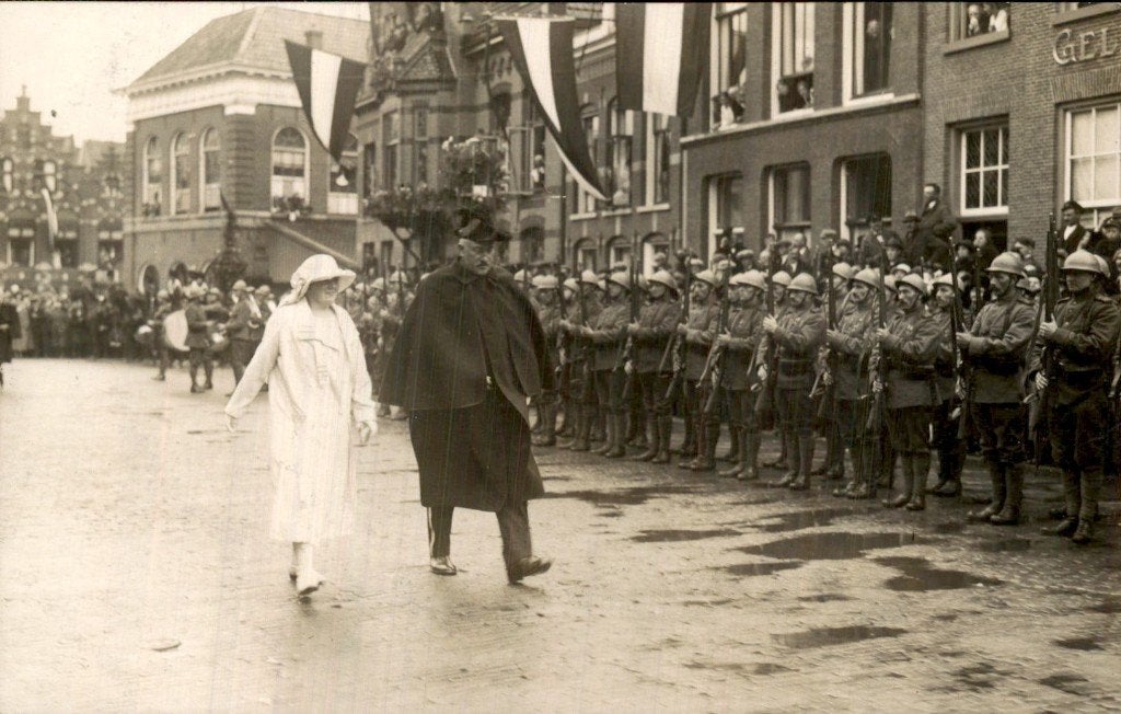 Leeuwarden - Inspectie eerewacht - Landstorm, Ophalen of Verzenden, 1920 tot 1940, Gelopen, Friesland