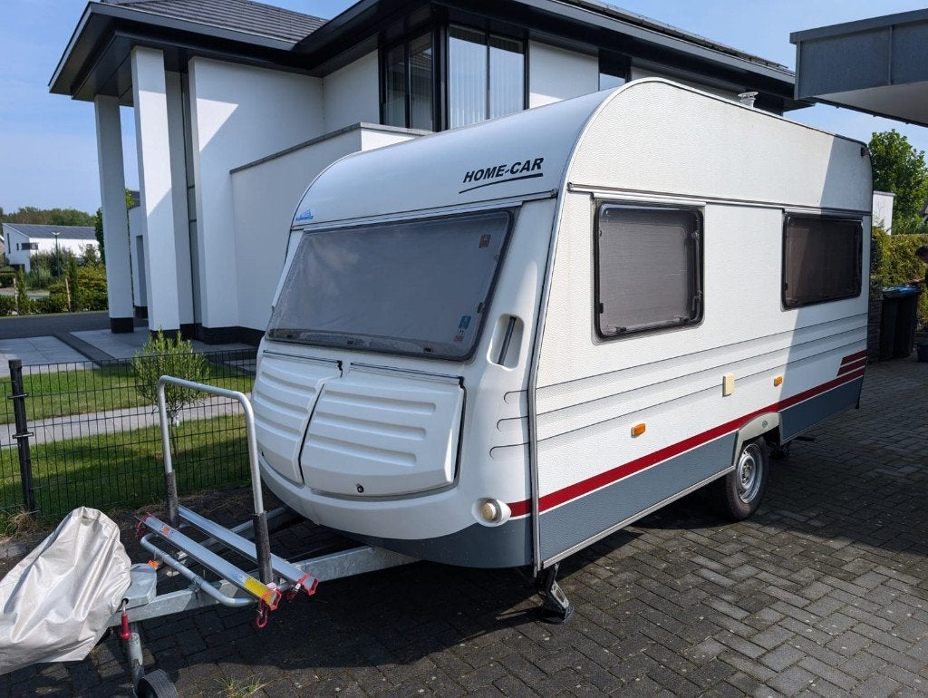 zeer compleet in NIEUWSTAAT Home-Car 403 +voortent+stalling!, Caravans en Kamperen, Caravans, Home-car, Koelkast, Rondzit, Particulier