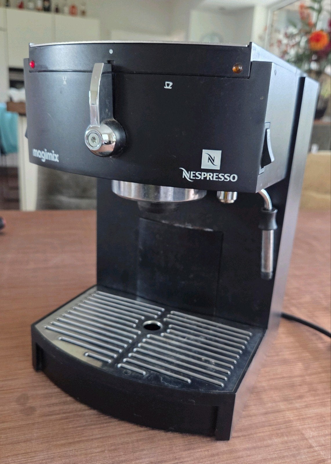 Magimix D 150 Nespresso koffiezetapparaat, Witgoed en Apparatuur, Koffiezetapparaten, Ophalen, Afneembaar waterreservoir, Gebruikt