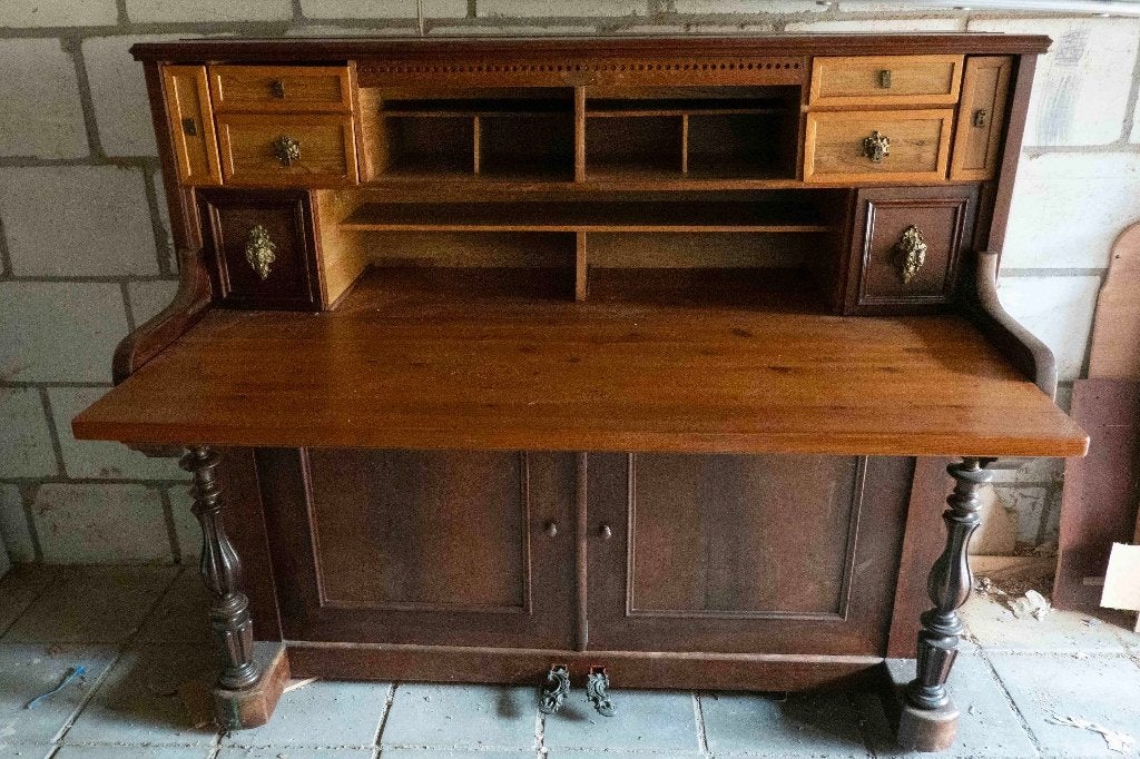 Piano, omgebouwd tot bureau, Ophalen