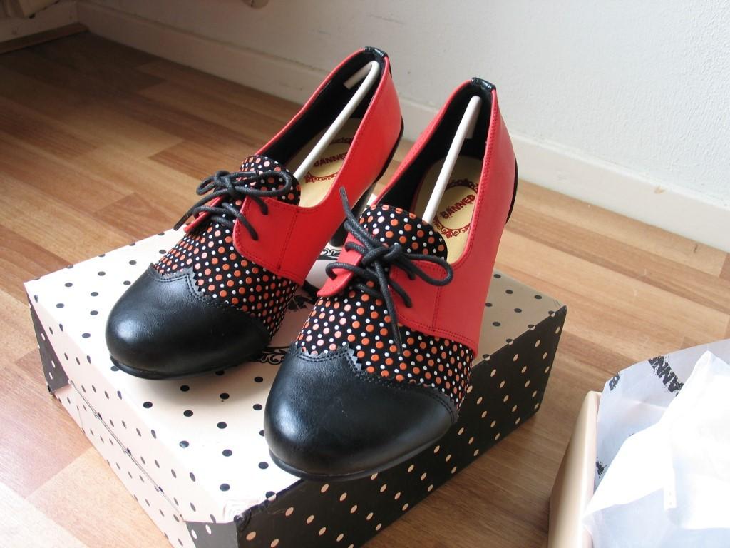 Rode Banned Nita oxford pumps vintage look maat 39, Kleding | Dames, Schoenen, Verzenden, Gedragen, Rood