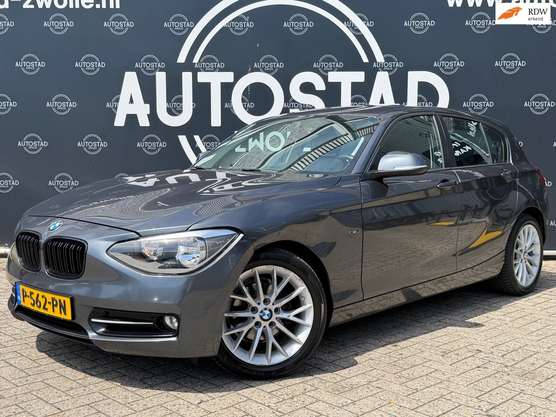 BMW 1-serie 116d High Executive Automaat / Navi / Airco / AP, Auto's, Euro 5, Zwart, 4 cilinders, 116 pk