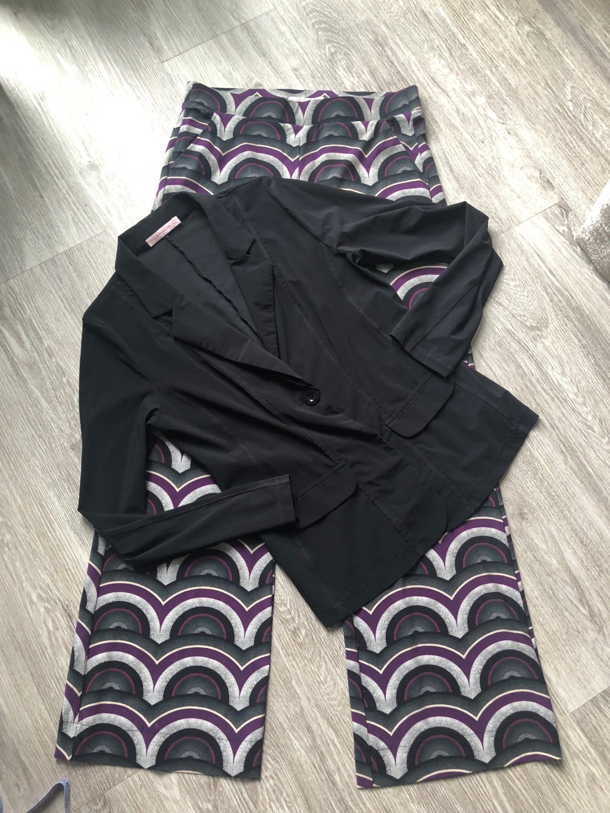 Studio Anneloes 2-delige set: Blazer en retro print broek L, Ophalen of Verzenden, Gedragen, Maat 42/44 (L), Zwart