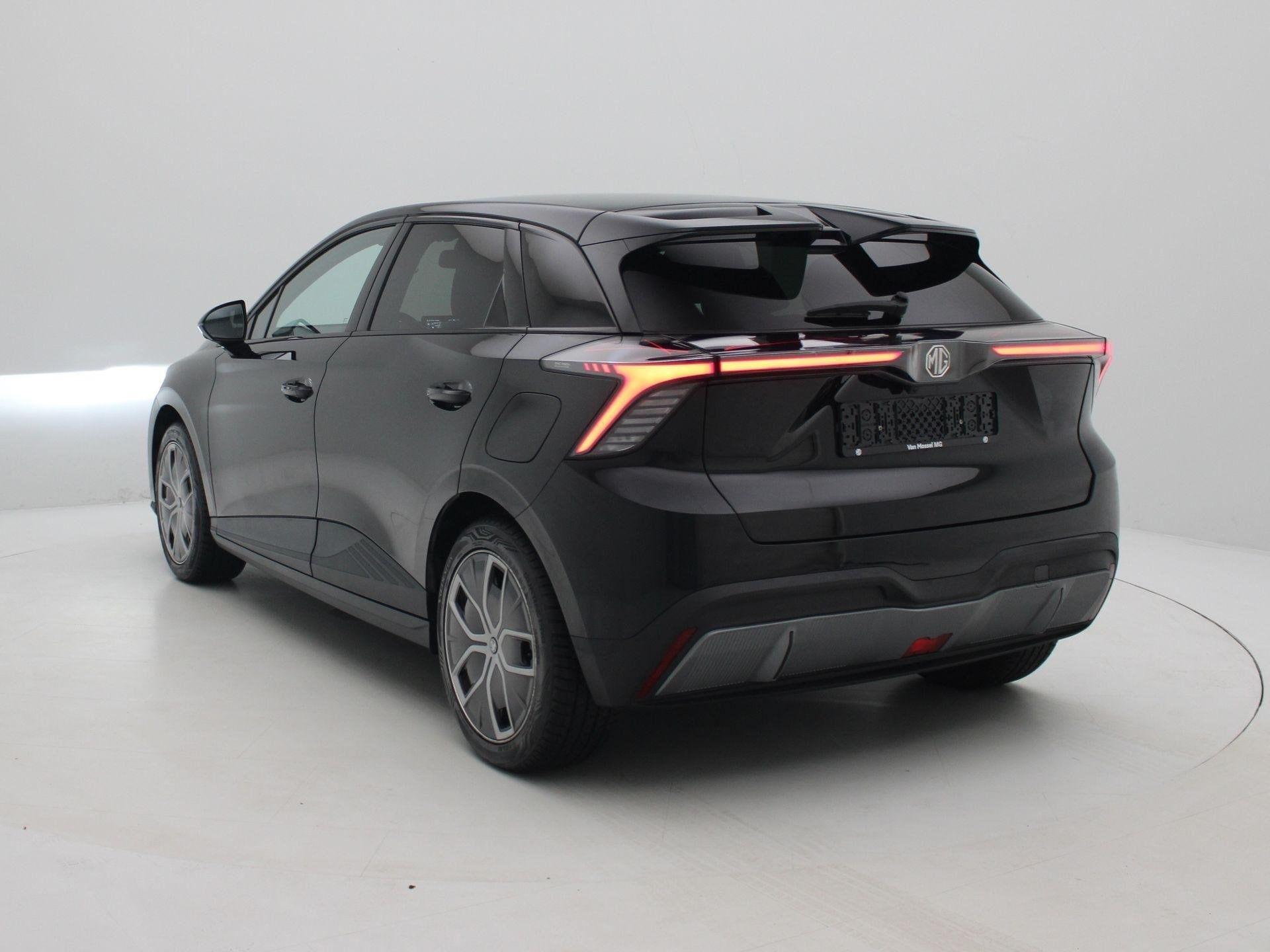 MG 4 Long Range Luxury 64 kWh | Apple Carplay/Android Auto |, Auto's, Automaat, 12 maanden, Achterwielaandrijving, Gebruikt